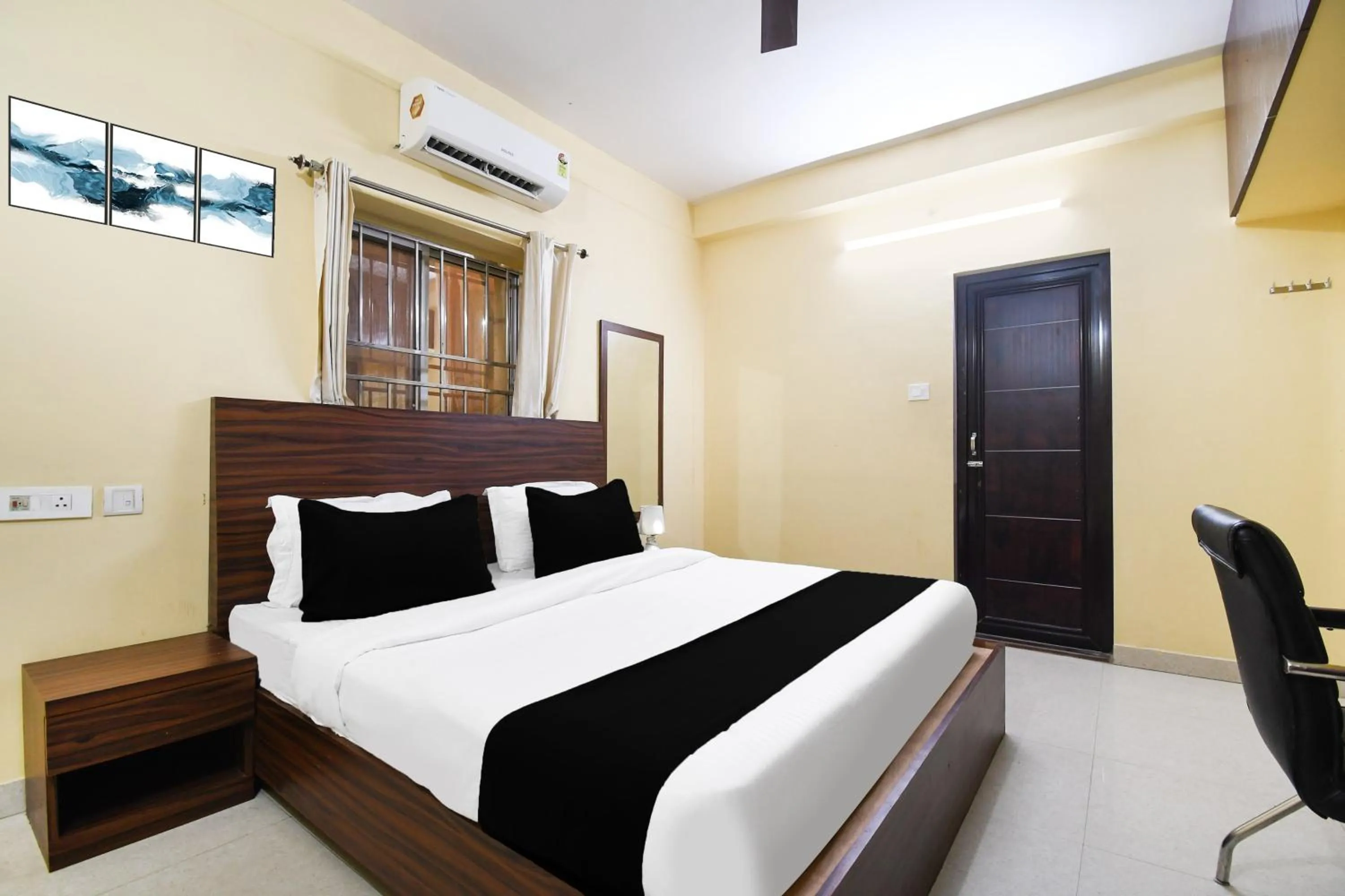 Bedroom, Bed in Super Hotel O Indira Park Road Bhubaneswar