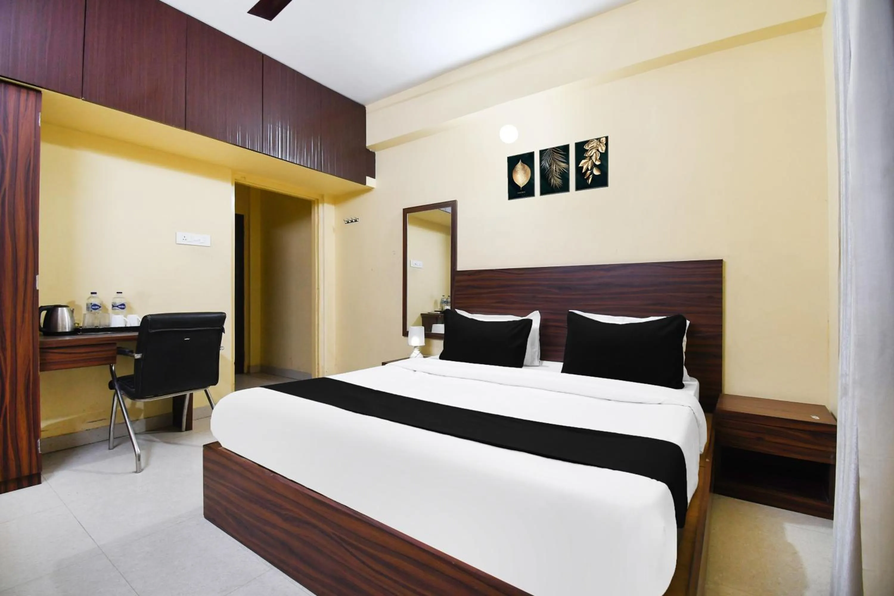 Bedroom, Bed in Super Hotel O Indira Park Road Bhubaneswar