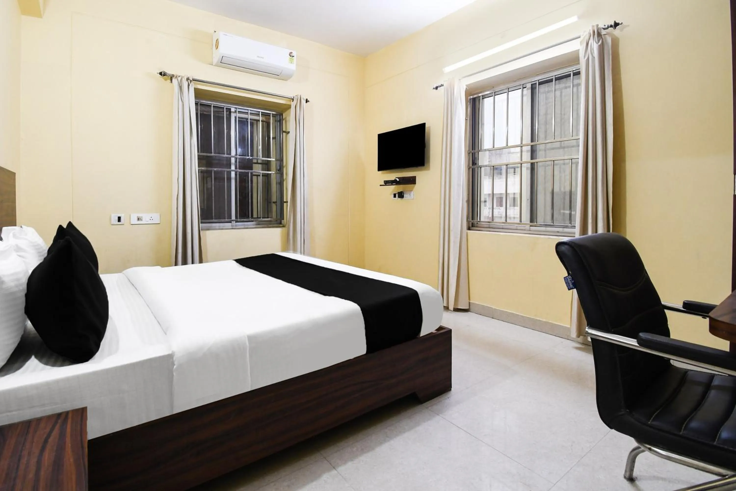 Bedroom, Bed in Super Hotel O Indira Park Road Bhubaneswar