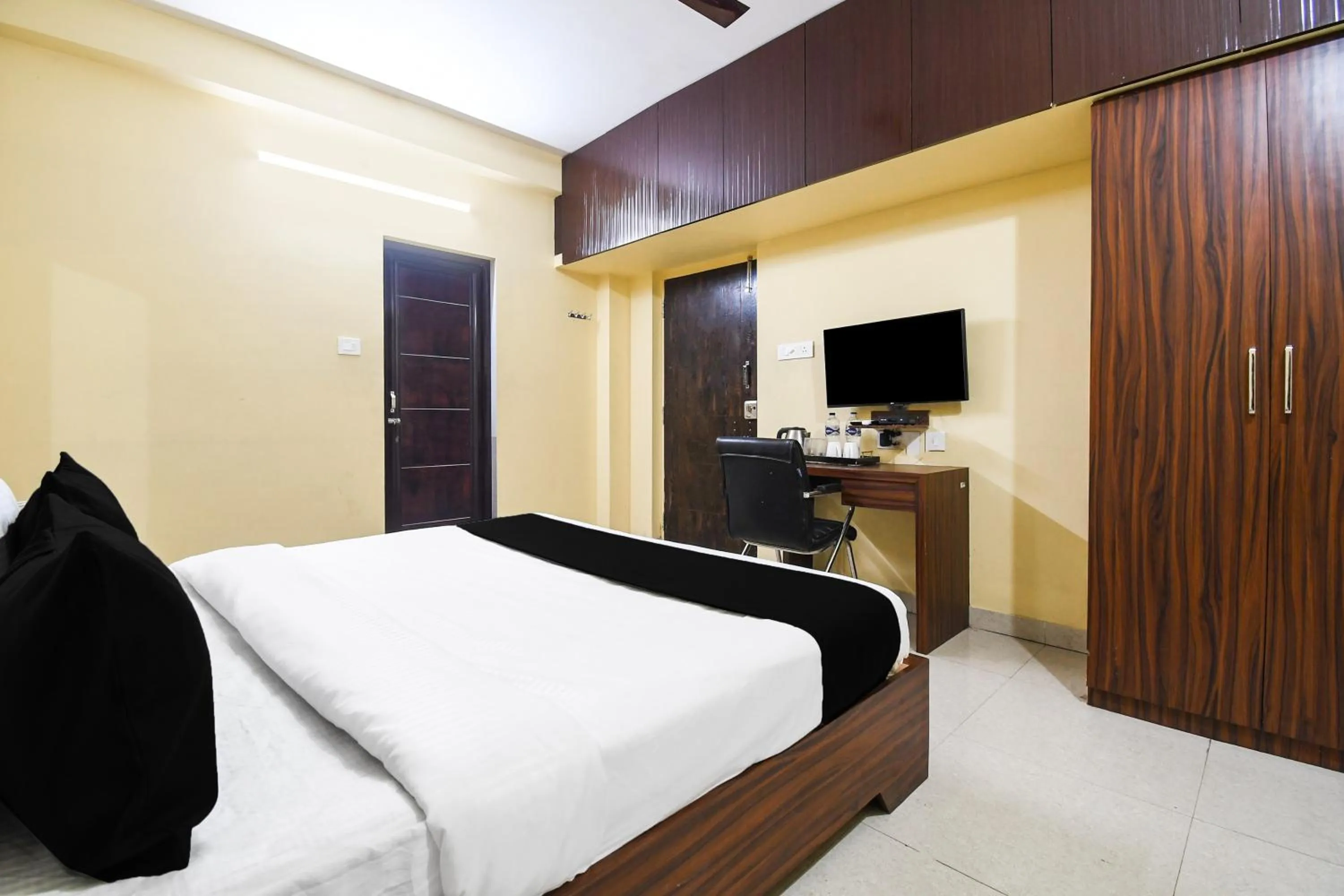Bedroom, Bed in Super Hotel O Indira Park Road Bhubaneswar