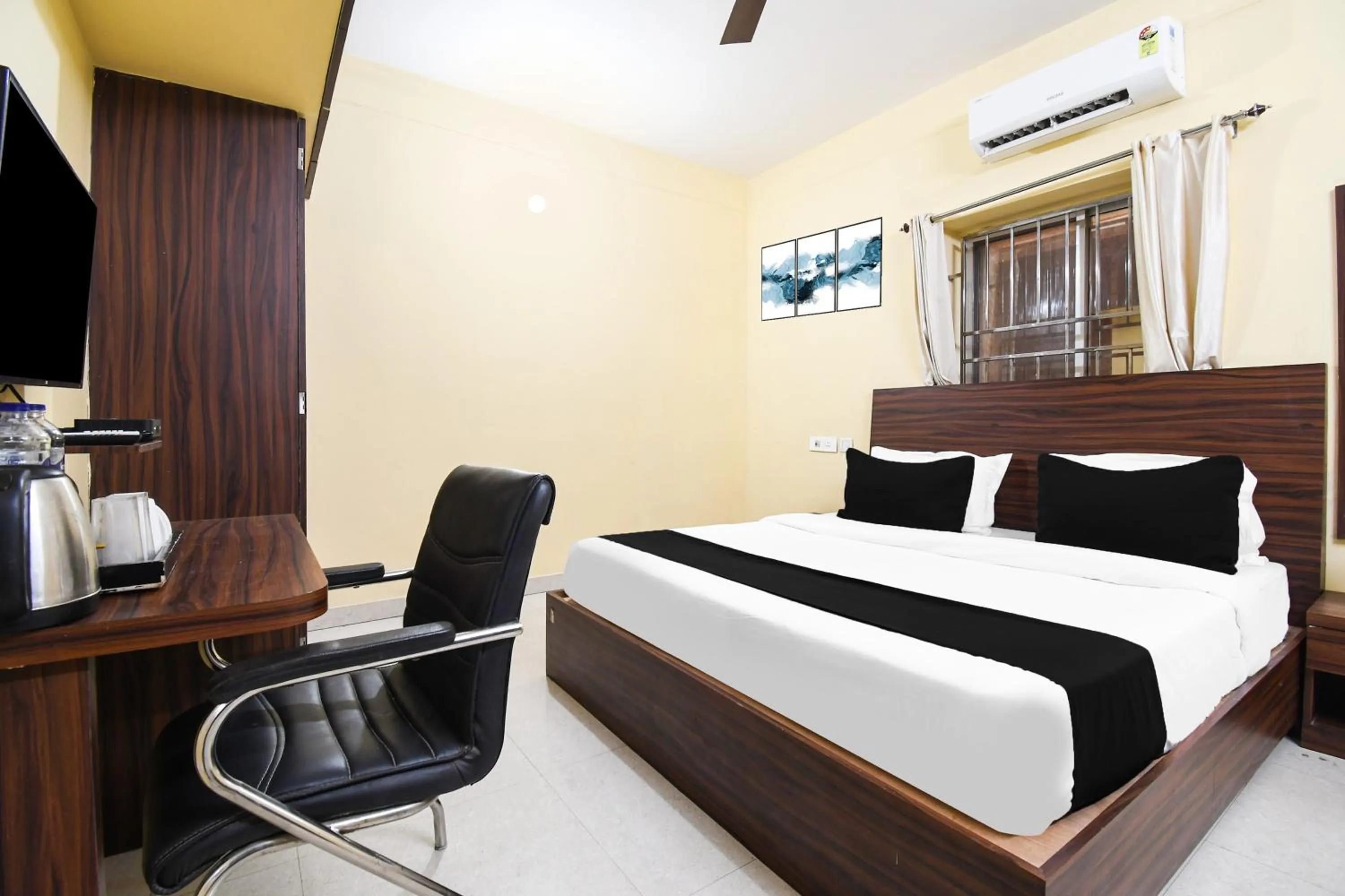 Bedroom, Bed in Super Hotel O Indira Park Road Bhubaneswar