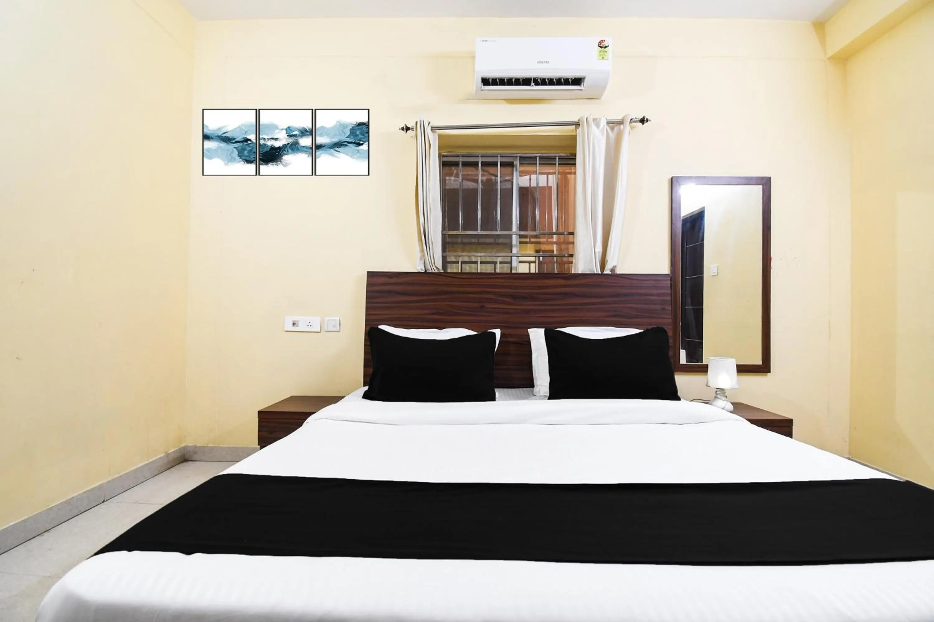 Bedroom, Bed in Super Hotel O Indira Park Road Bhubaneswar