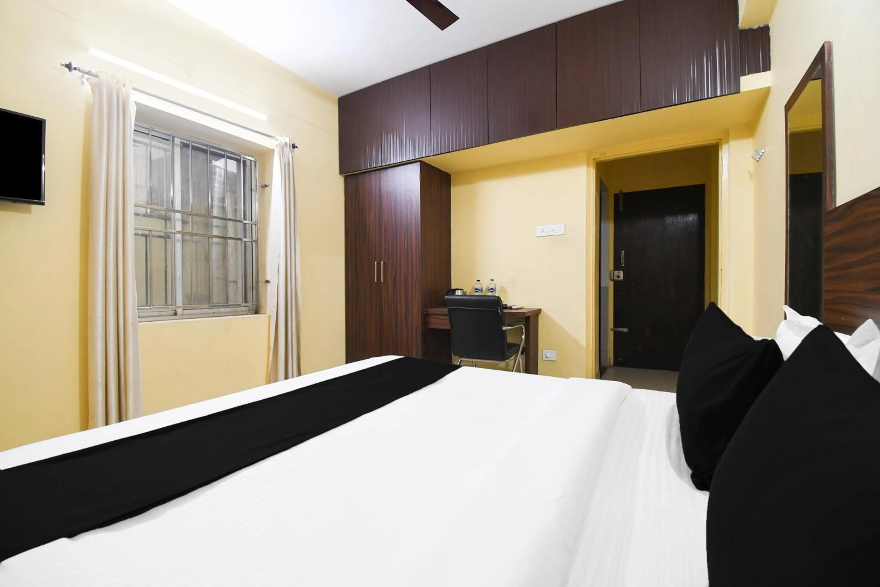 Bedroom, Bed in Super Hotel O Indira Park Road Bhubaneswar