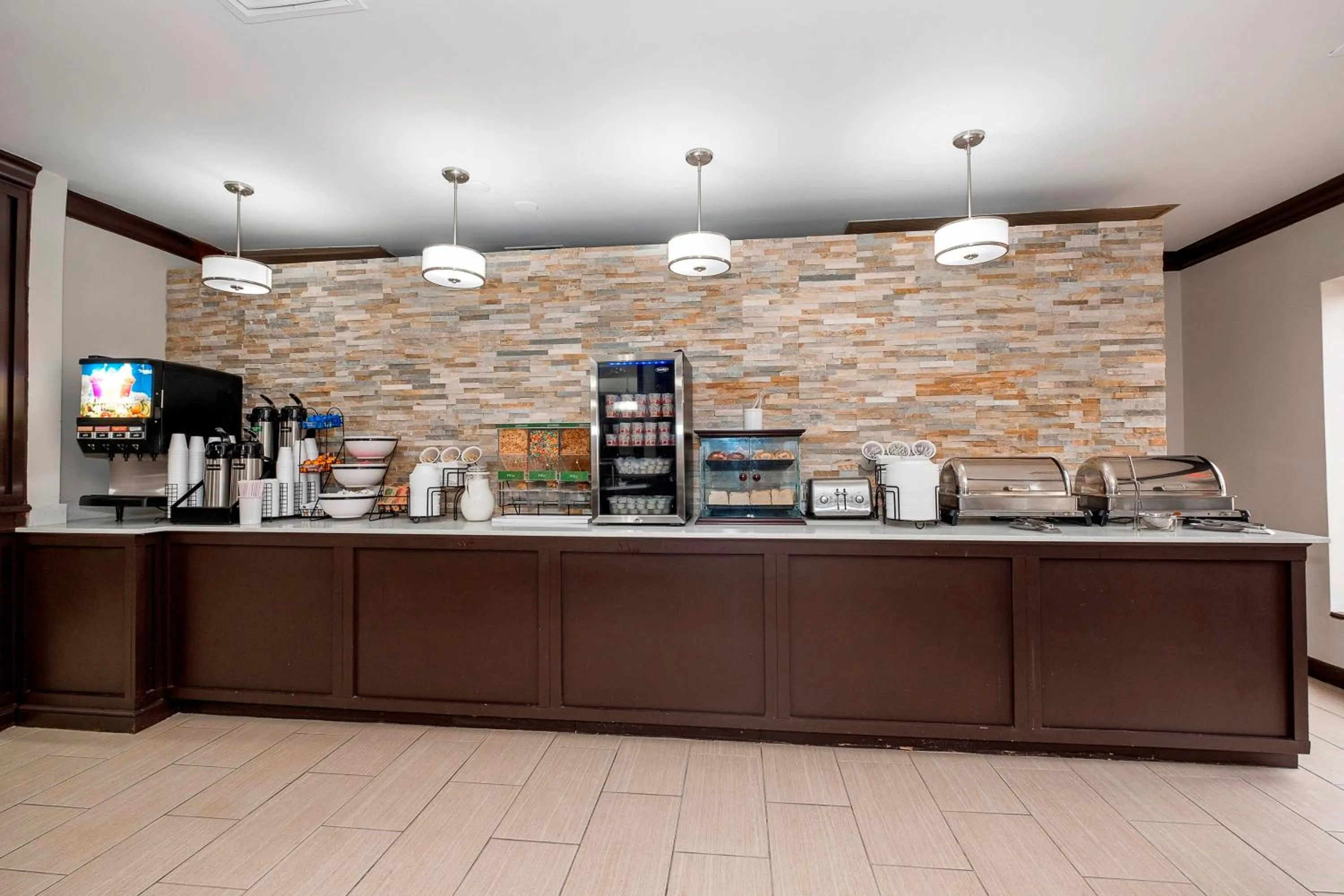 Breakfast in Red Roof Inn PLUS+ & Suites Knoxville West - Cedar Bluff