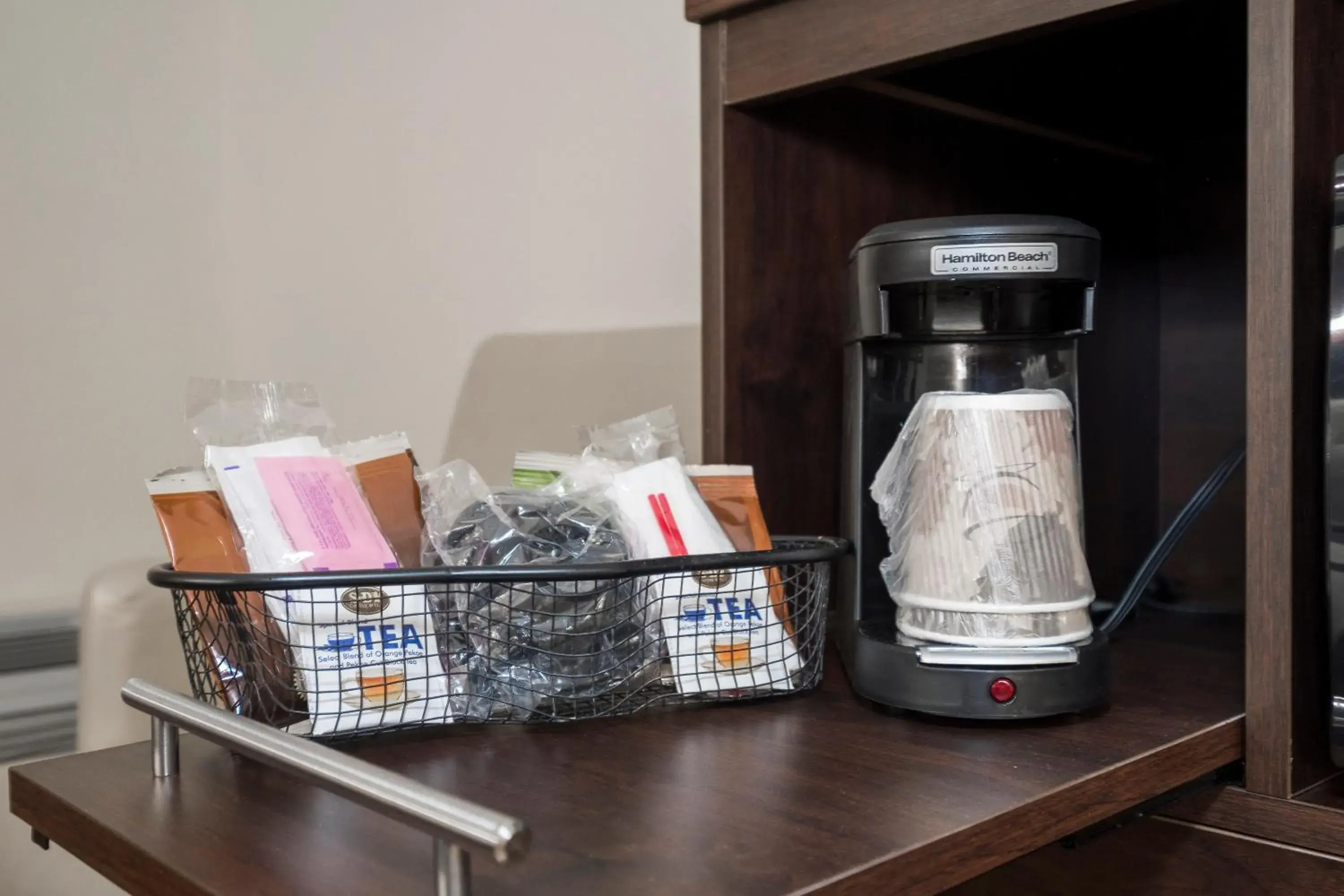 Bedroom in Red Roof Inn PLUS+ & Suites Knoxville West - Cedar Bluff Bedroom in Red Roof Inn PLUS+ & Suites Knoxville West - Cedar Bluff