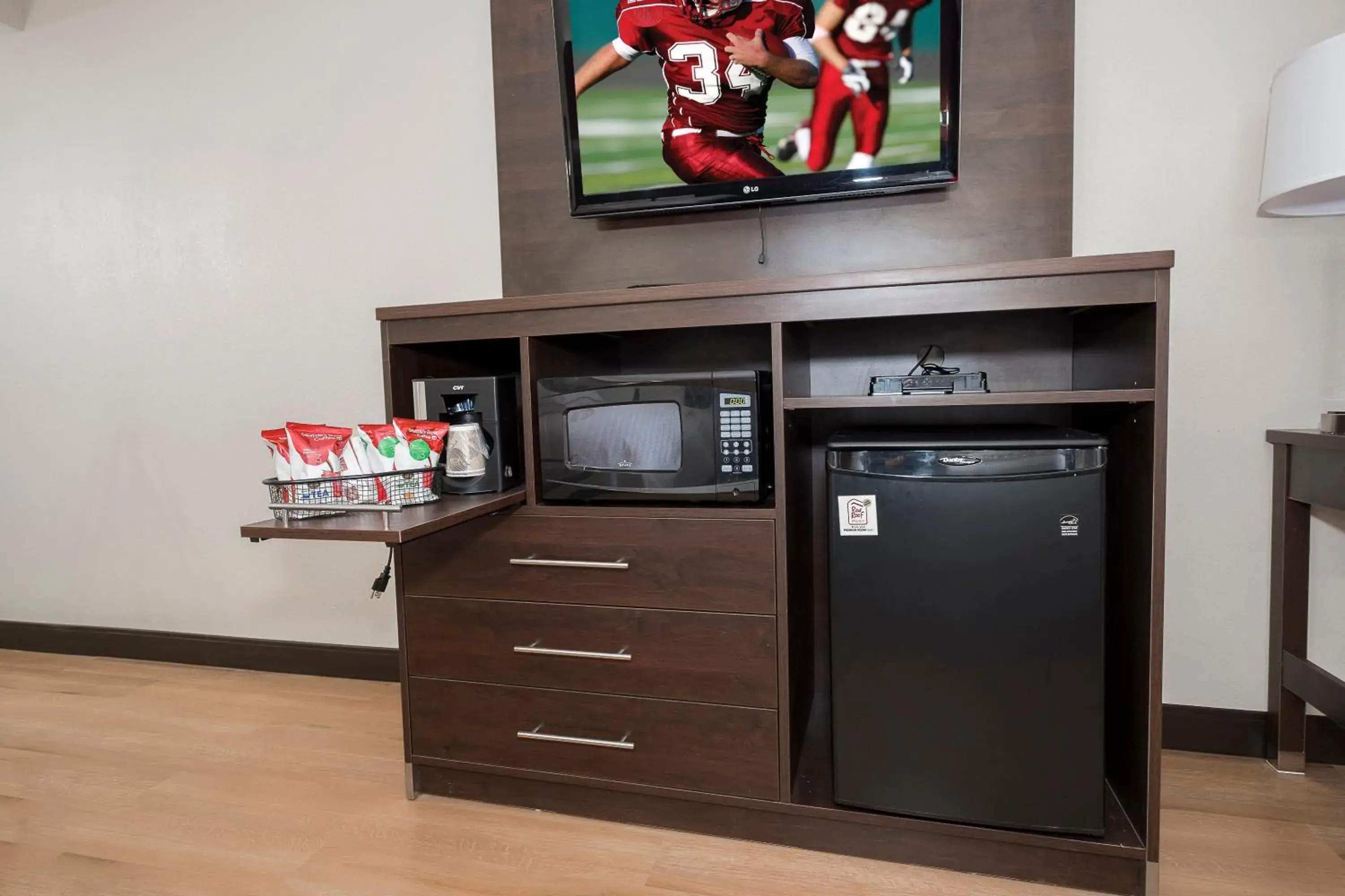 Bedroom in Red Roof Inn PLUS+ & Suites Knoxville West - Cedar Bluff Bedroom in Red Roof Inn PLUS+ & Suites Knoxville West - Cedar Bluff