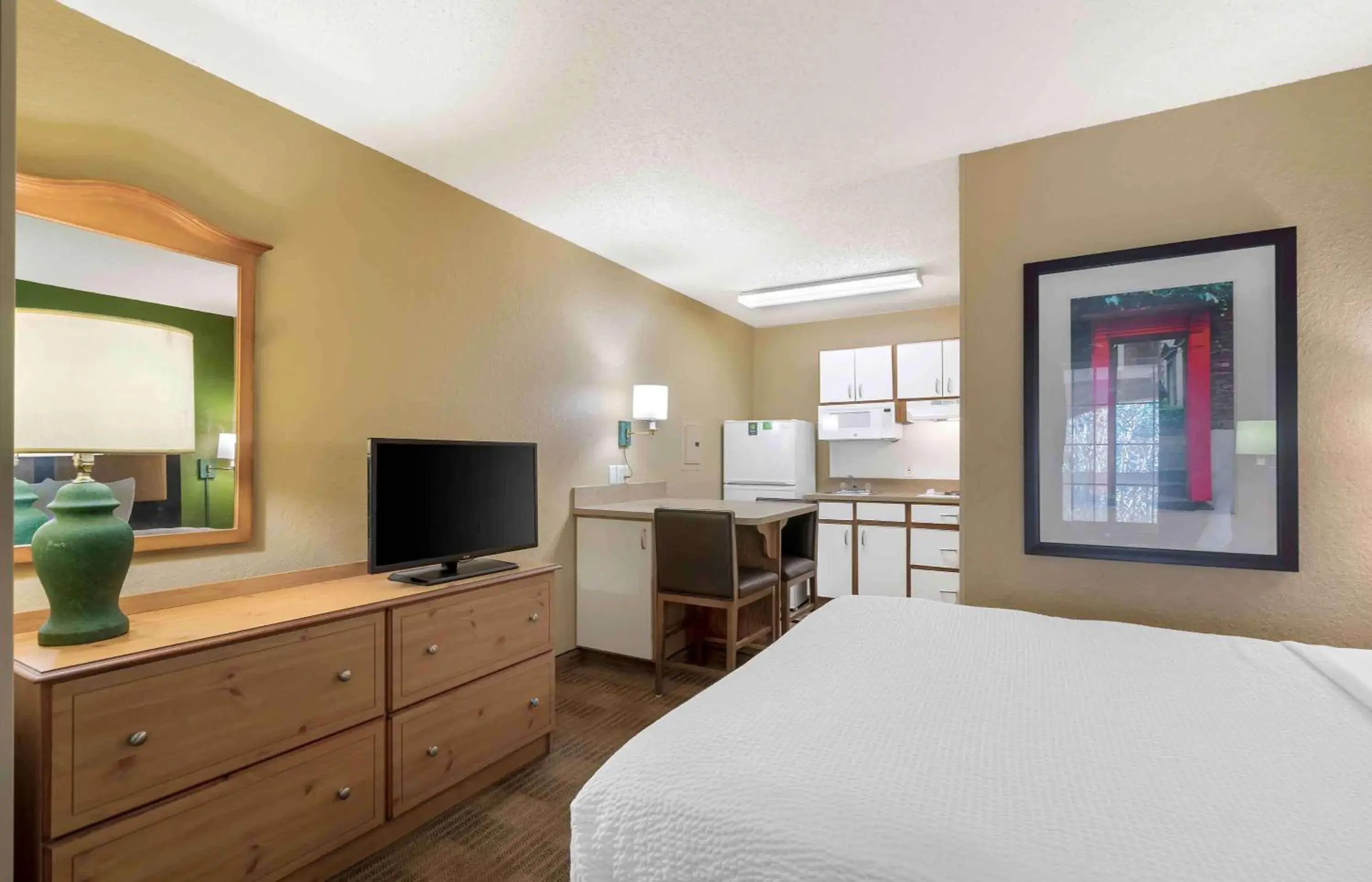 Bedroom, Bed in Extended Stay America Suites - Clearwater - Carillon Park Bedroom, Bed in Extended Stay America Suites - Clearwater - Carillon Park