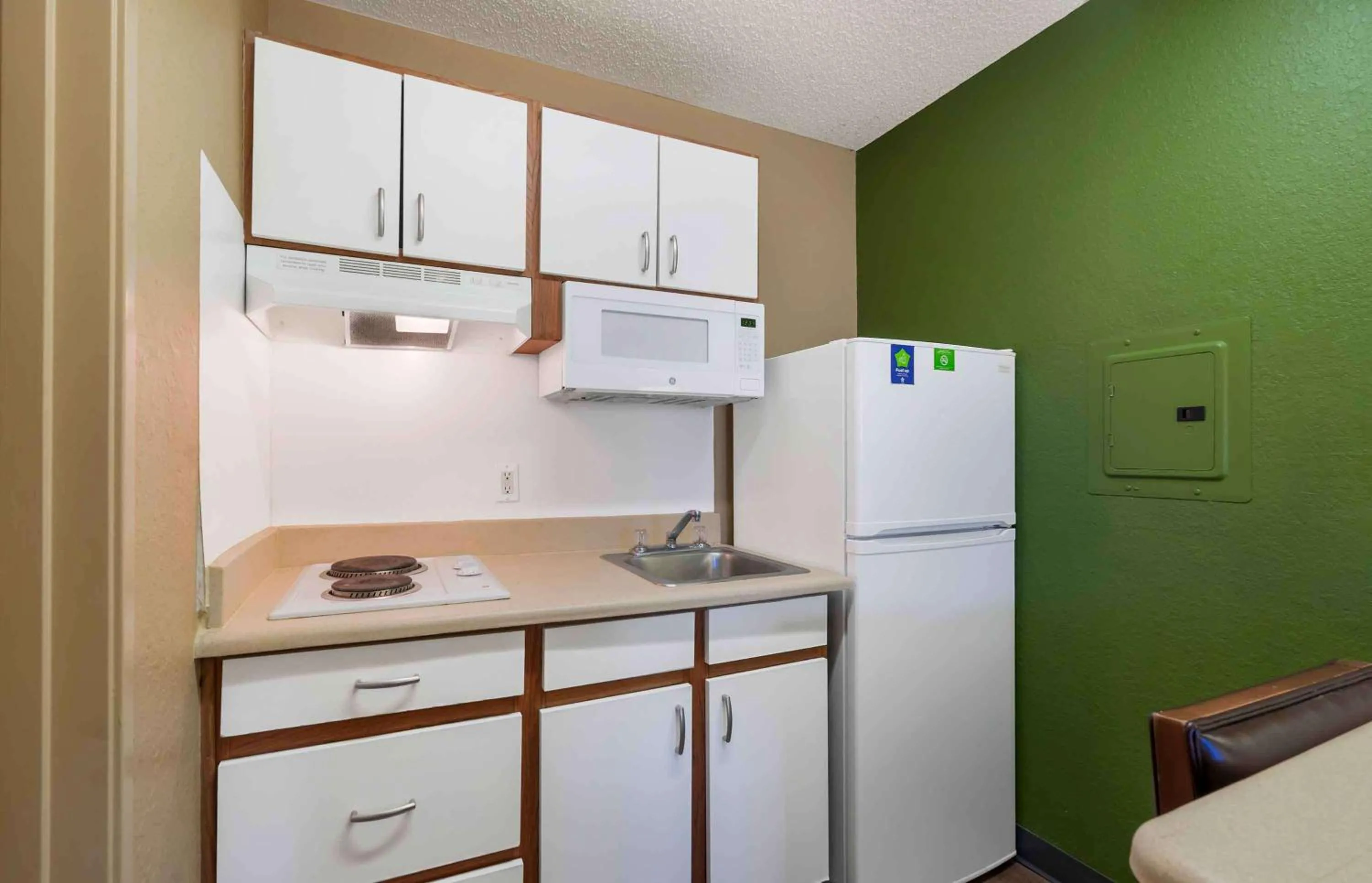 Kitchen or kitchenette in Extended Stay America Suites - Clearwater - Carillon Park