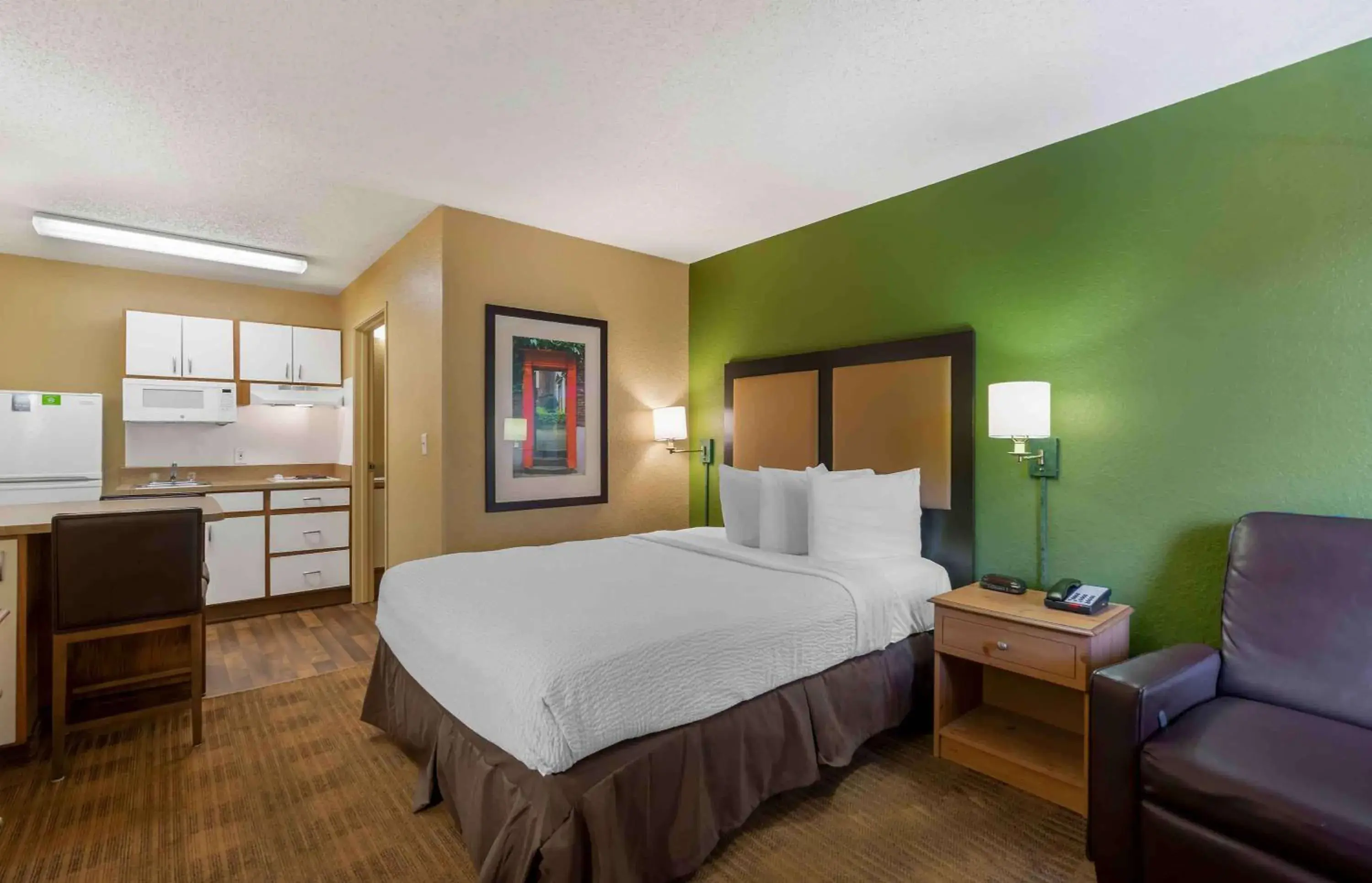 Bedroom, Bed in Extended Stay America Suites - Clearwater - Carillon Park Bedroom, Bed in Extended Stay America Suites - Clearwater - Carillon Park