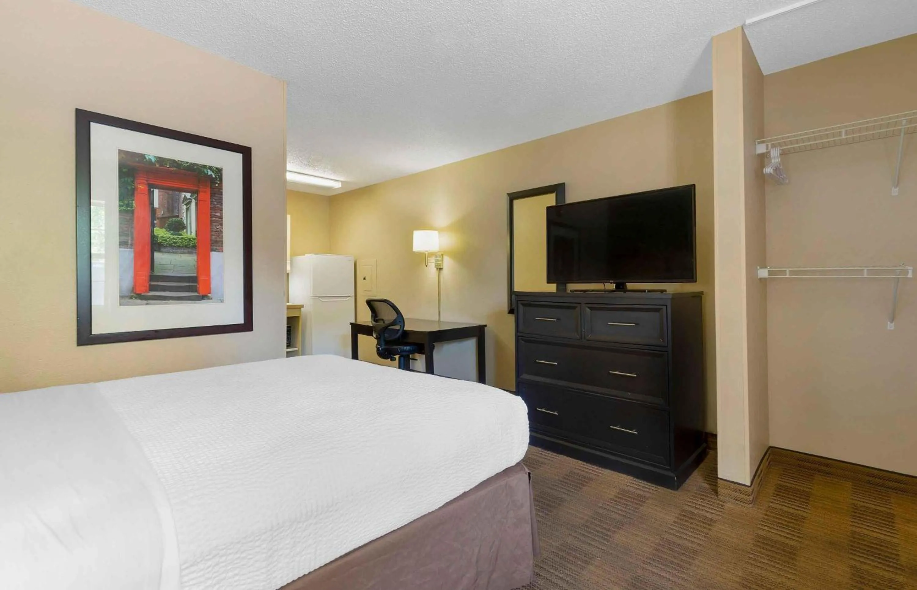 Bedroom, Bed in Extended Stay America Select Suites - Nashville - Airport