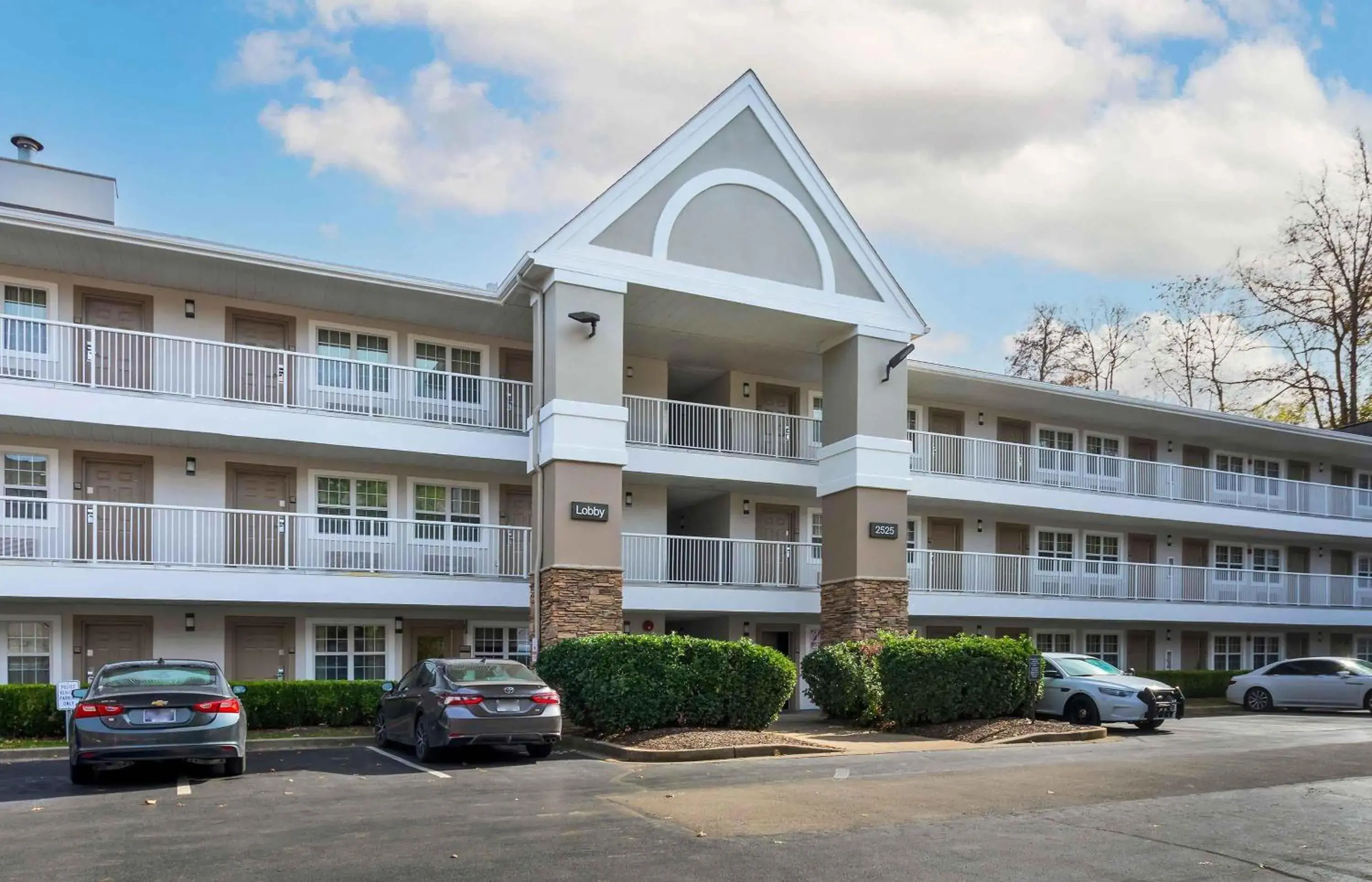 Property building in Extended Stay America Select Suites - Nashville - Airport Property building in Extended Stay America Select Suites - Nashville - Airport