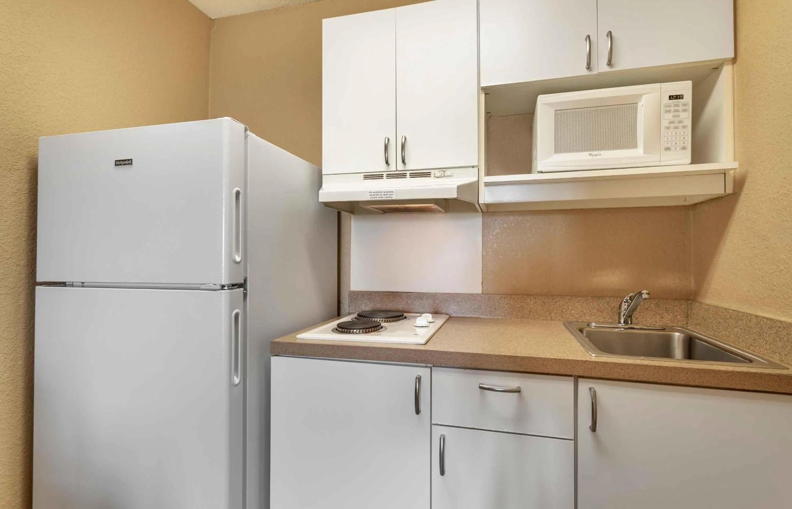 Kitchen or kitchenette in Extended Stay America Select Suites - Nashville - Airport