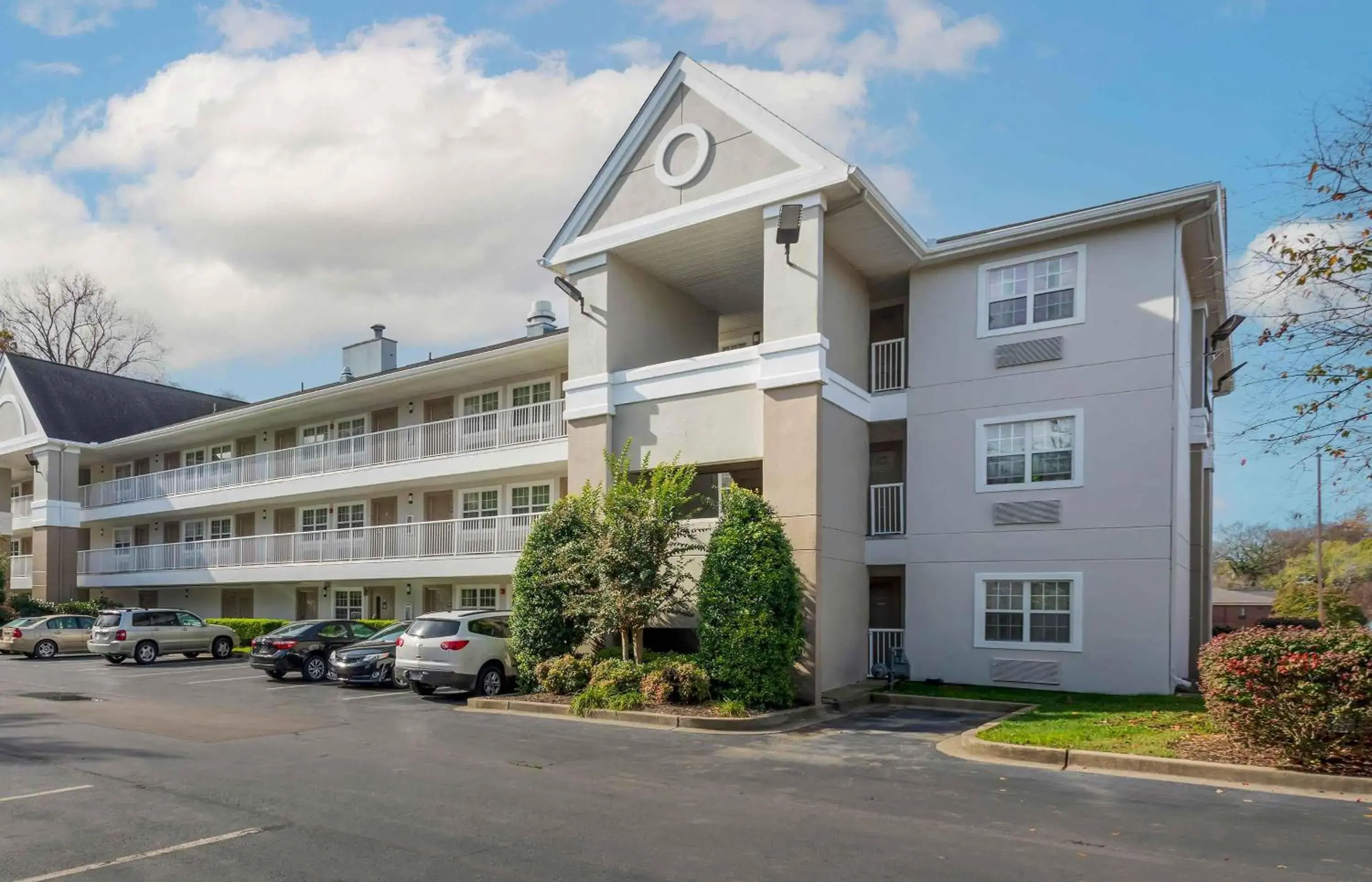 Property building in Extended Stay America Select Suites - Nashville - Airport Property building in Extended Stay America Select Suites - Nashville - Airport