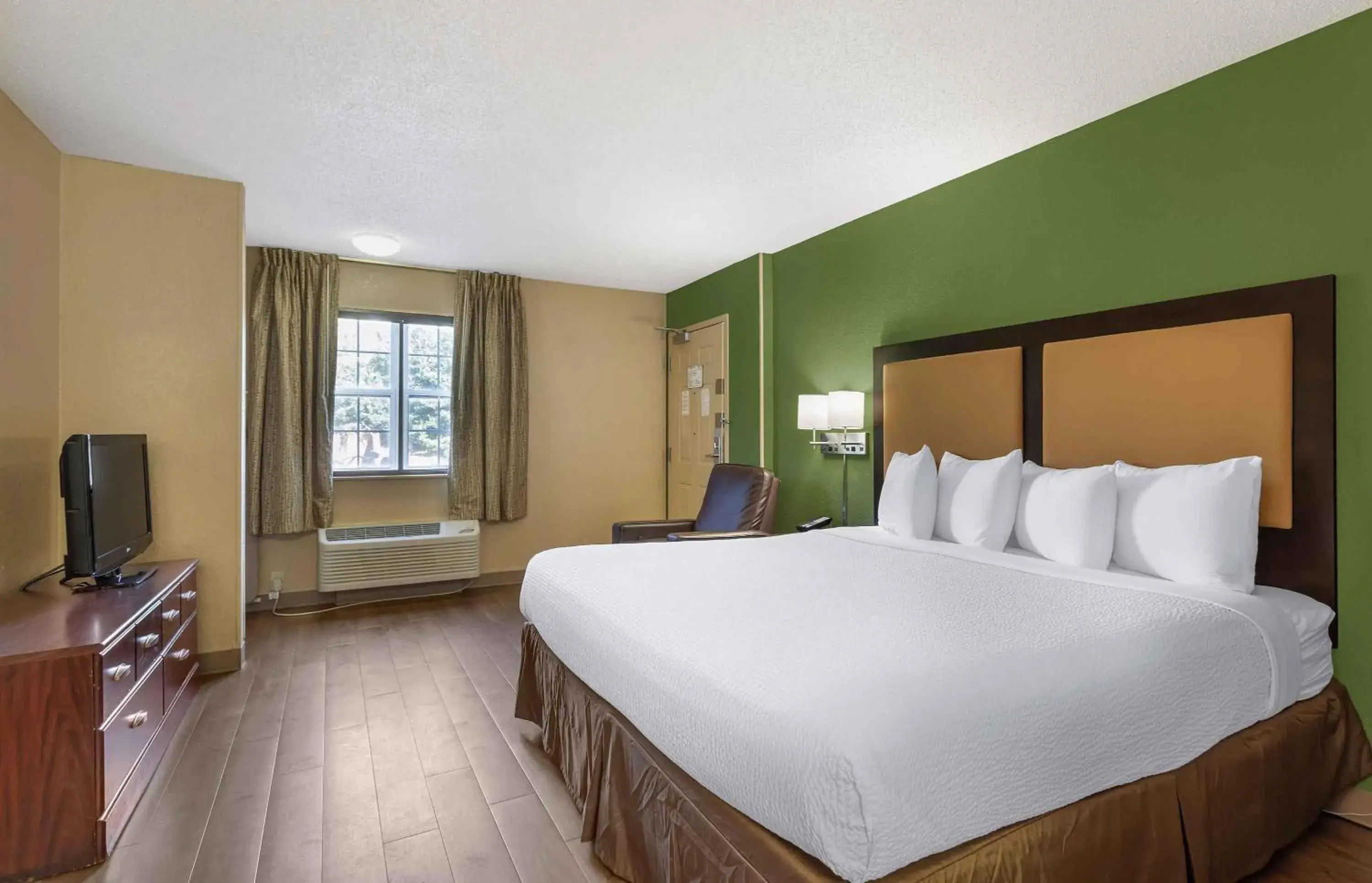 Bedroom, Bed in Extended Stay America Select Suites - Nashville - Airport Bedroom, Bed in Extended Stay America Select Suites - Nashville - Airport