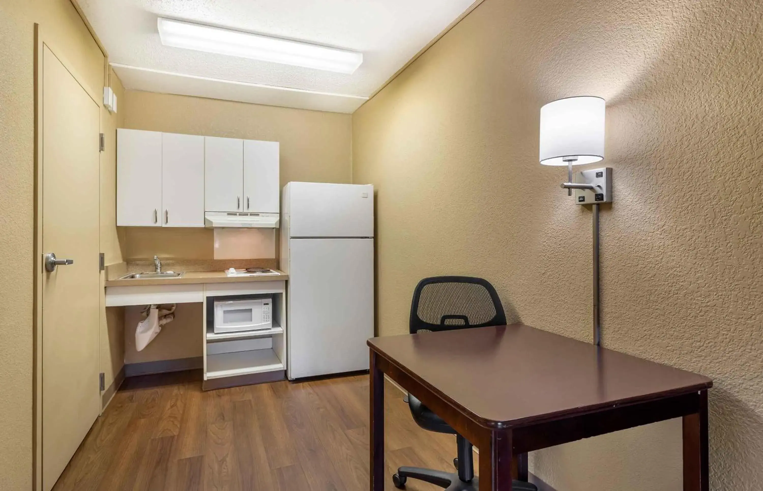 Kitchen or kitchenette in Extended Stay America Select Suites - Nashville - Airport Kitchen or kitchenette in Extended Stay America Select Suites - Nashville - Airport