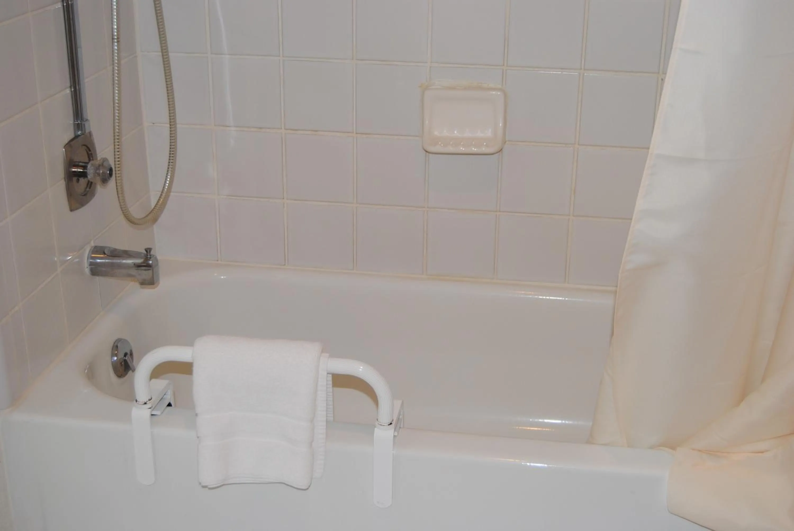 Bathroom in Knights Inn Evanston