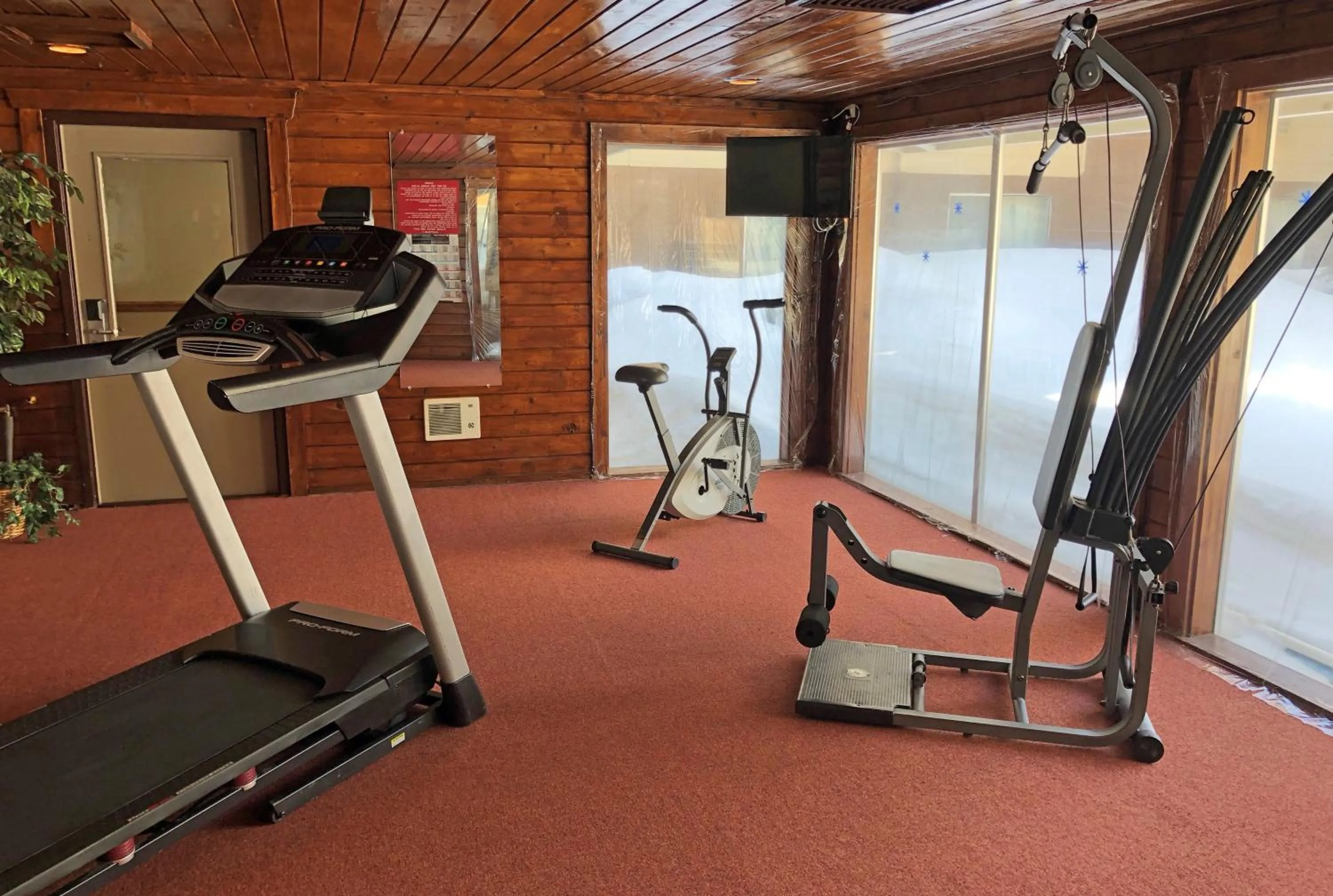 Fitness Center/Facilities in Knights Inn Evanston