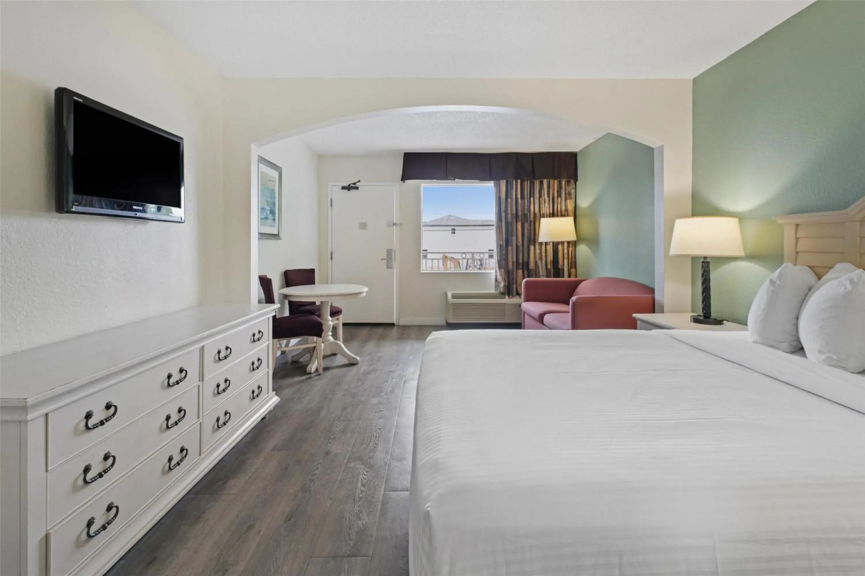 Bedroom, Bed in Best Western Gateway To The Keys - Florida City, Homestead, Everglades Bedroom, Bed in Best Western Gateway To The Keys - Florida City, Homestead, Everglades