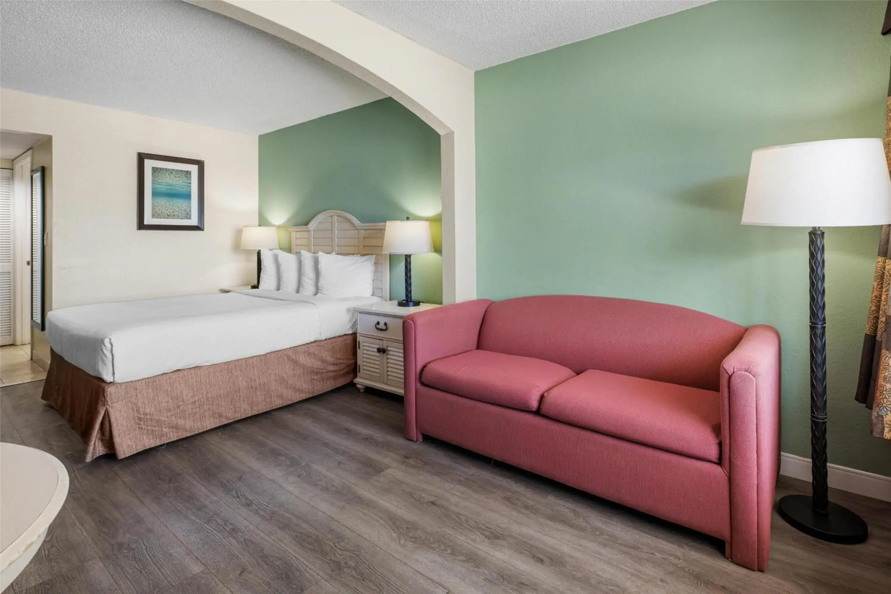 Queen Room with Pool View - Non-smoking in Best Western Gateway To The Keys - Florida City, Homestead, Everglades Queen Room with Pool View - Non-smoking in Best Western Gateway To The Keys - Florida City, Homestead, Everglades