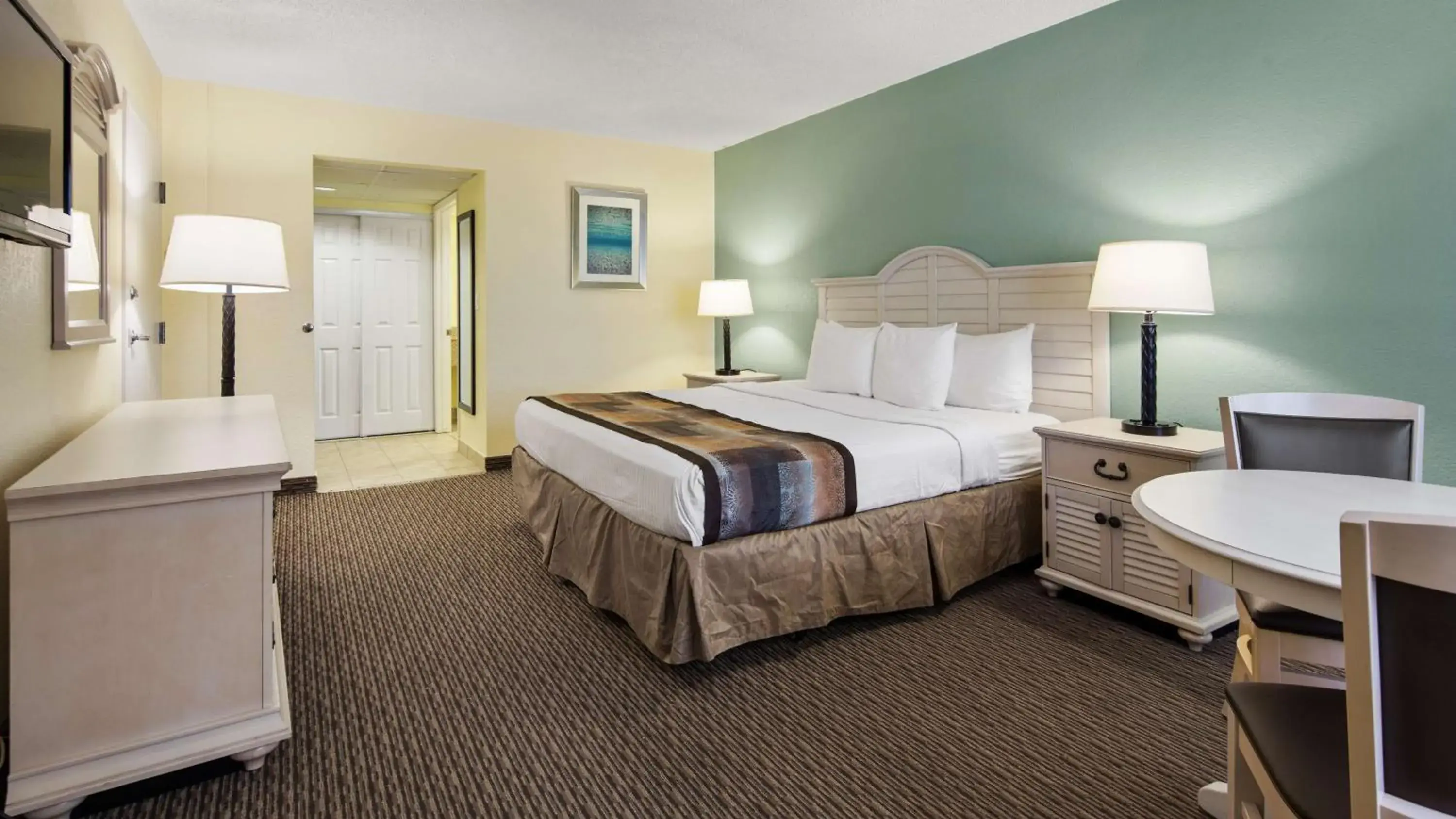 King Room with Roll-in Shower - Disability Access - Non-smoking in Best Western Gateway To The Keys - Florida City, Homestead, Everglades King Room with Roll-in Shower - Disability Access - Non-smoking in Best Western Gateway To The Keys - Florida City, Homestead, Everglades