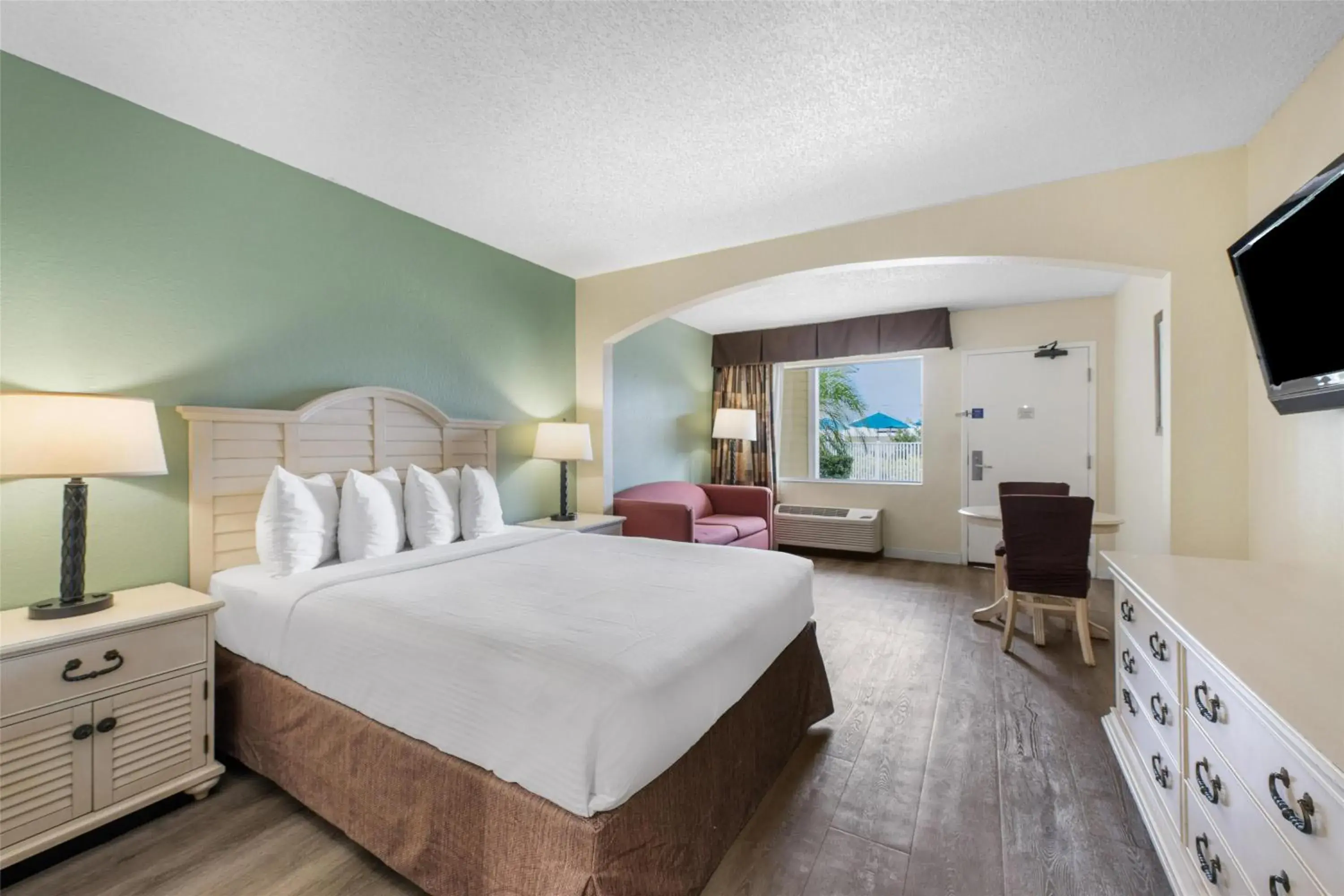 Bedroom, Bed in Best Western Gateway To The Keys - Florida City, Homestead, Everglades Bedroom, Bed in Best Western Gateway To The Keys - Florida City, Homestead, Everglades