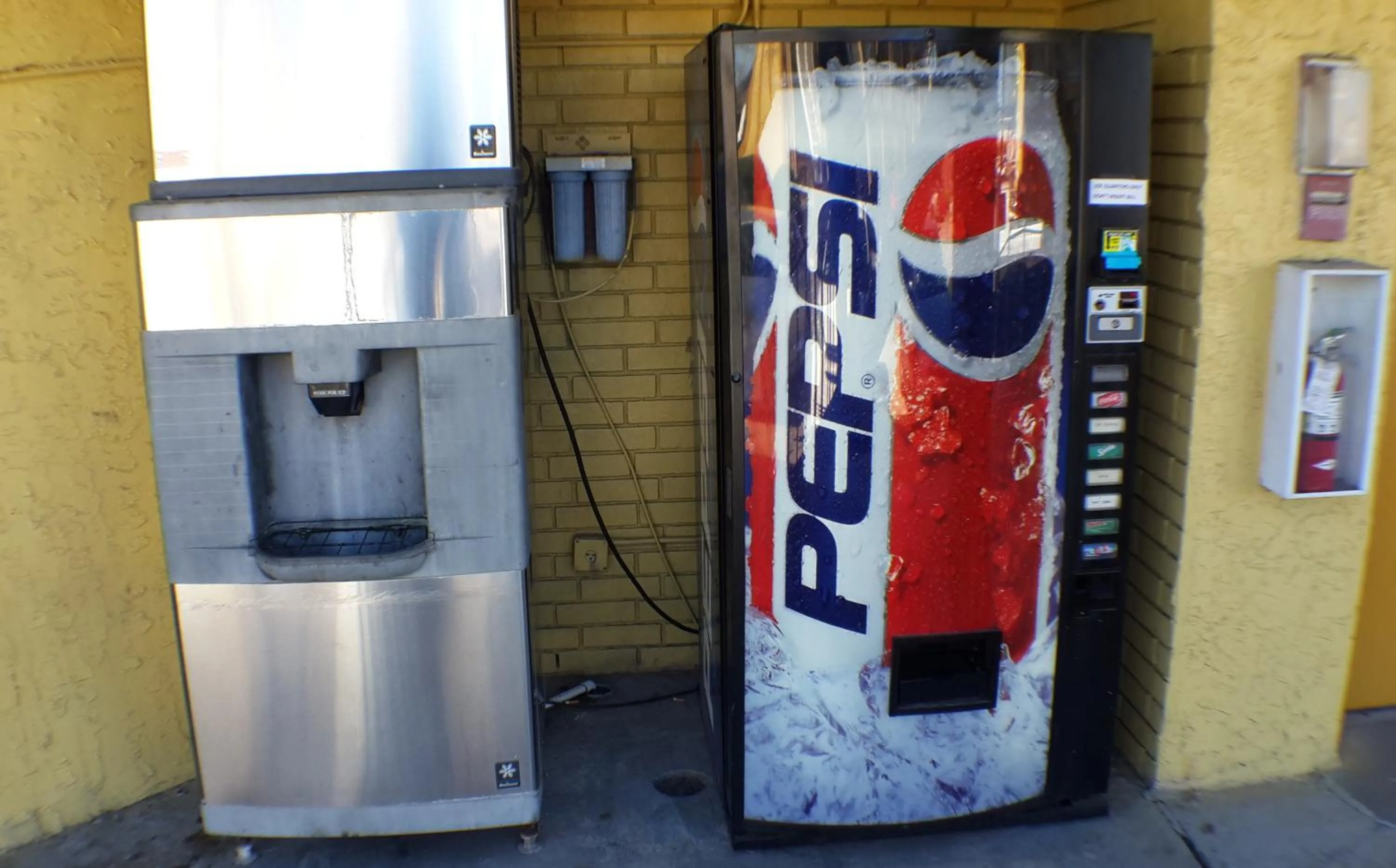 vending machine in Great Western Inn