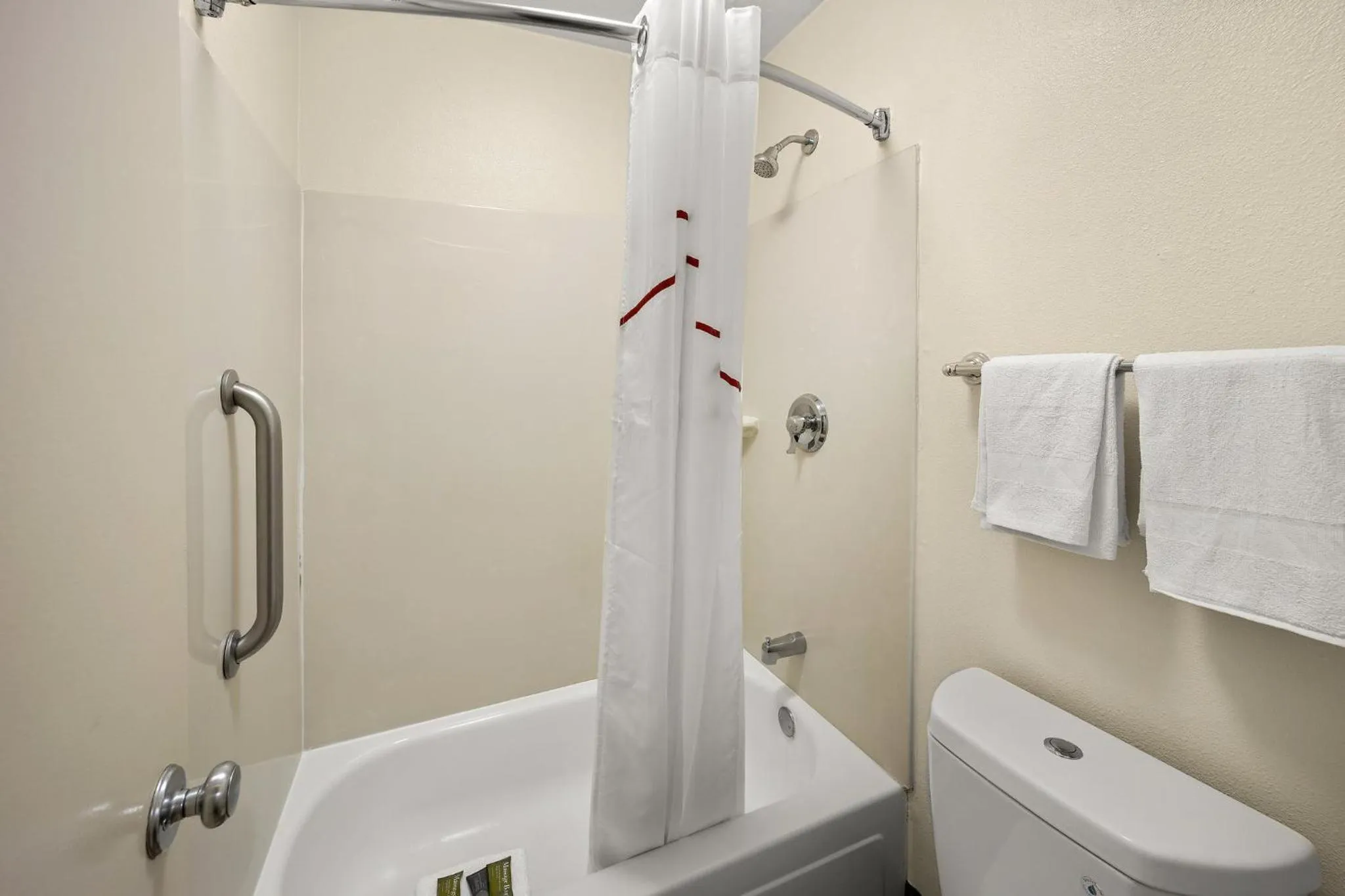 Bathroom in Red Roof Inn Chapel Hill - UNC