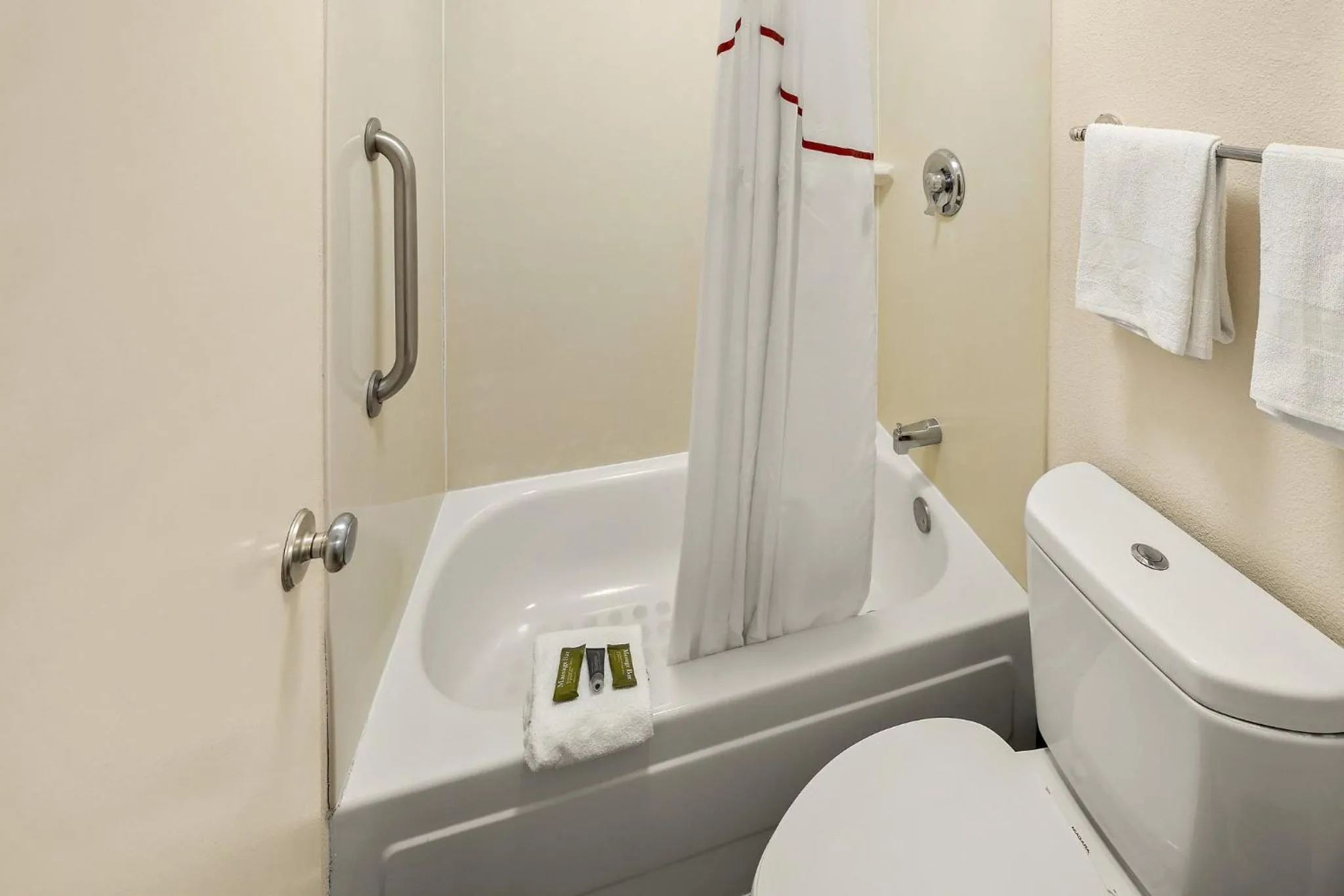 Bathroom in Red Roof Inn Chapel Hill - UNC