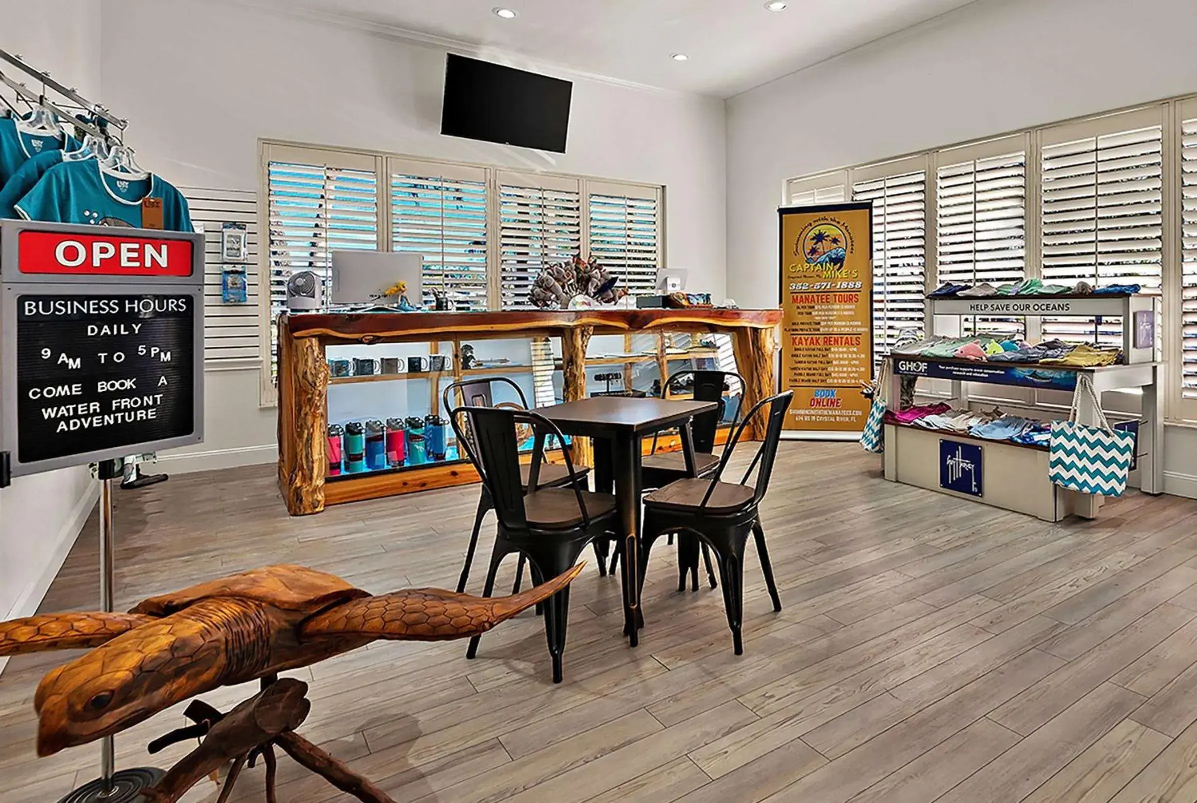 Lobby or reception in PaddleTail Waterfront Lodge, Trademark Collection by Wyndham Lobby or reception in PaddleTail Waterfront Lodge, Trademark Collection by Wyndham