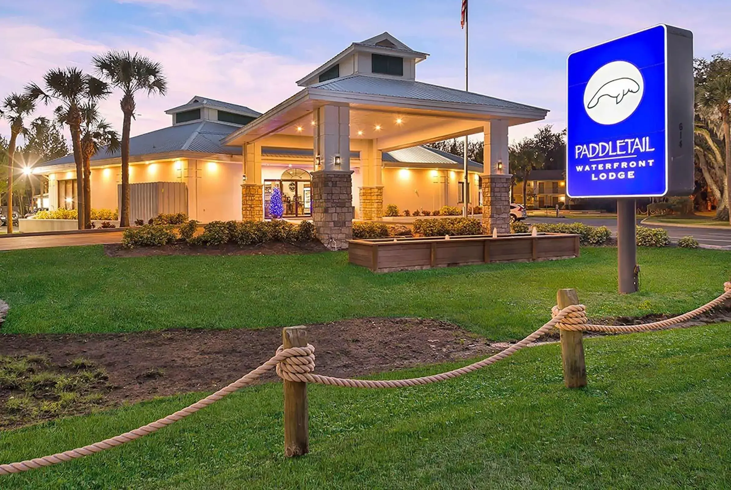 Property building in PaddleTail Waterfront Lodge, Trademark Collection by Wyndham Property building in PaddleTail Waterfront Lodge, Trademark Collection by Wyndham