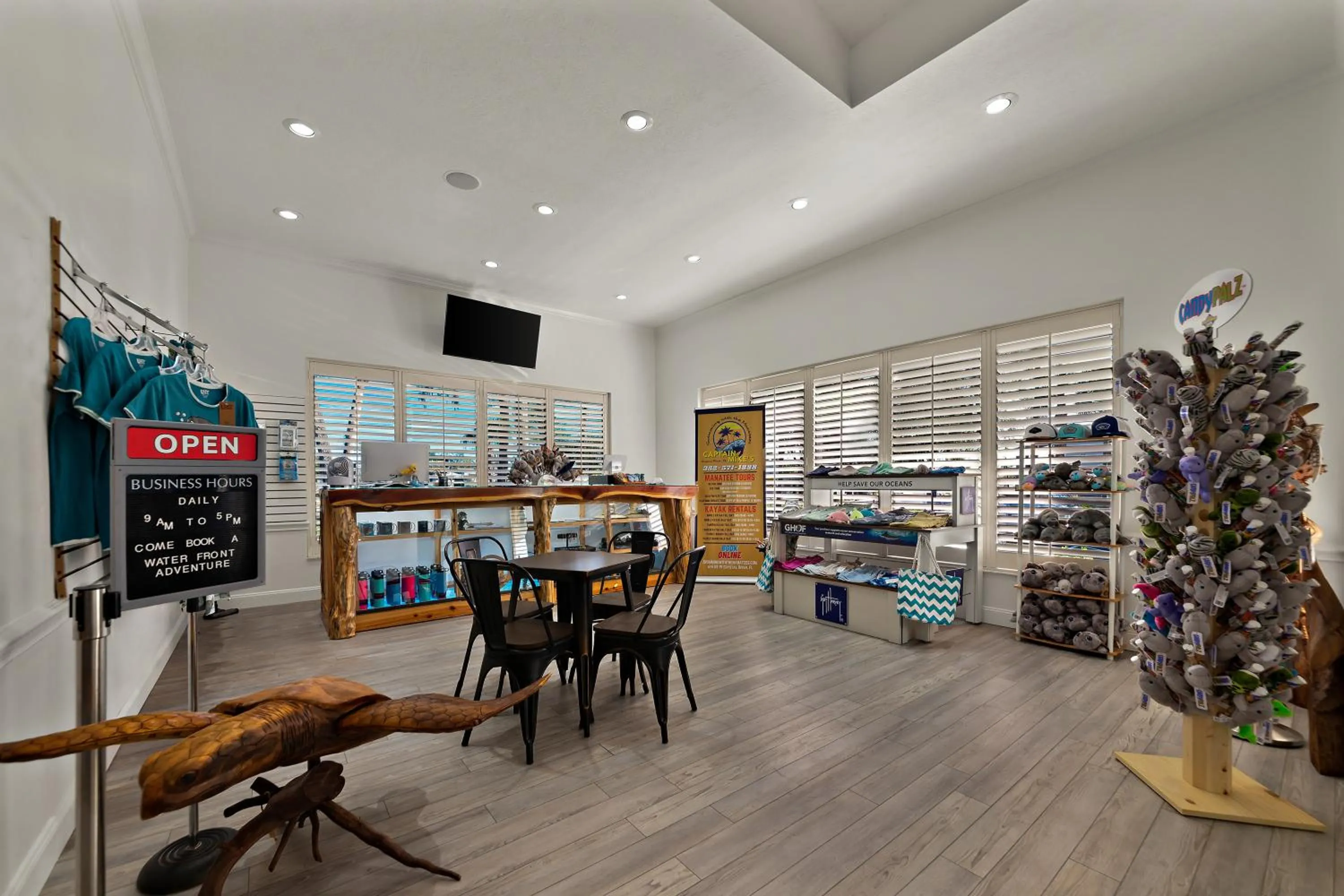 Shopping Area in PaddleTail Waterfront Lodge, Trademark Collection by Wyndham