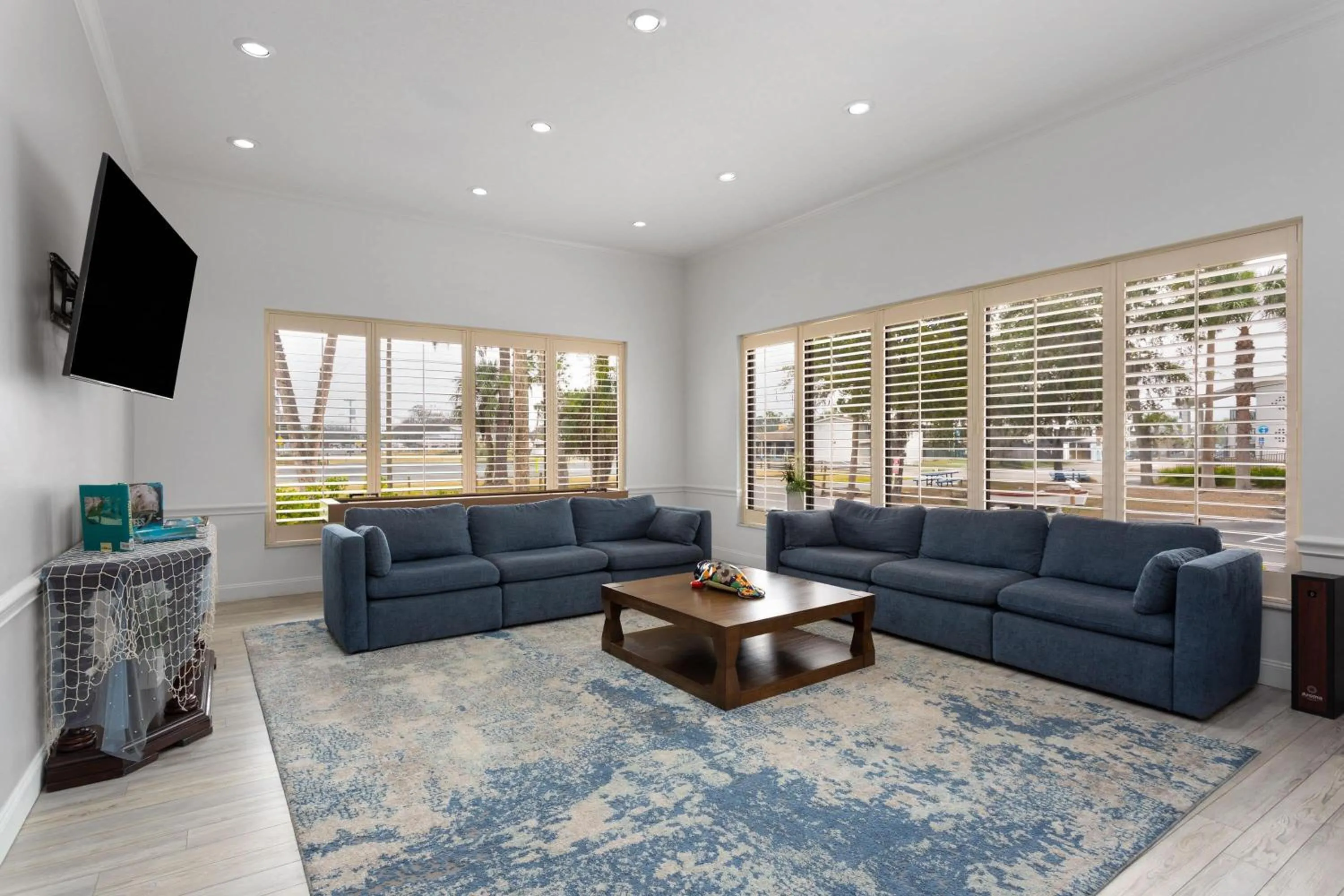 Lobby or reception in PaddleTail Waterfront Lodge, Trademark Collection by Wyndham