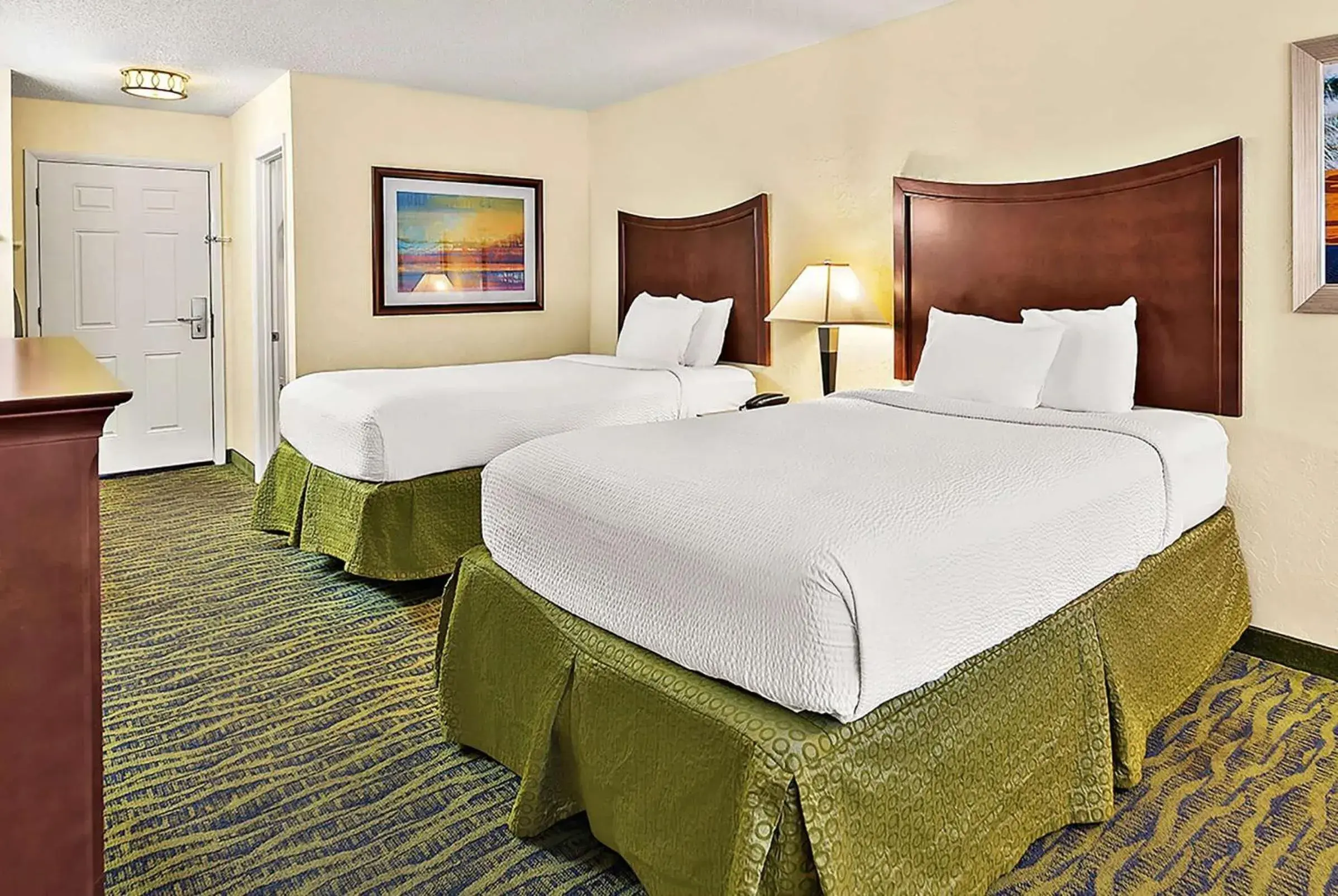 Photo of the whole room, Bed in PaddleTail Waterfront Lodge, Trademark Collection by Wyndham Photo of the whole room, Bed in PaddleTail Waterfront Lodge, Trademark Collection by Wyndham