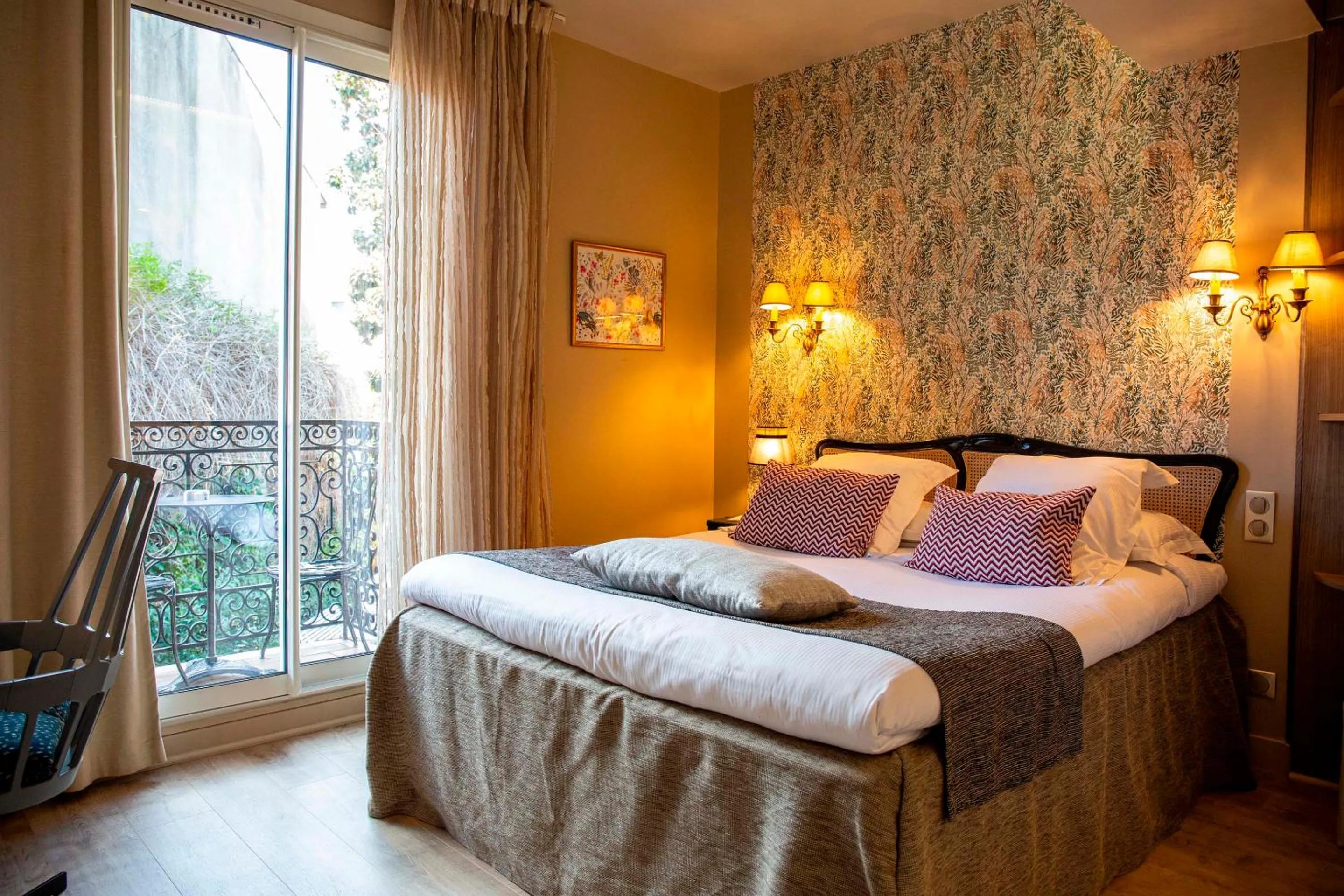 Bed in Hôtel La Casa Pairal