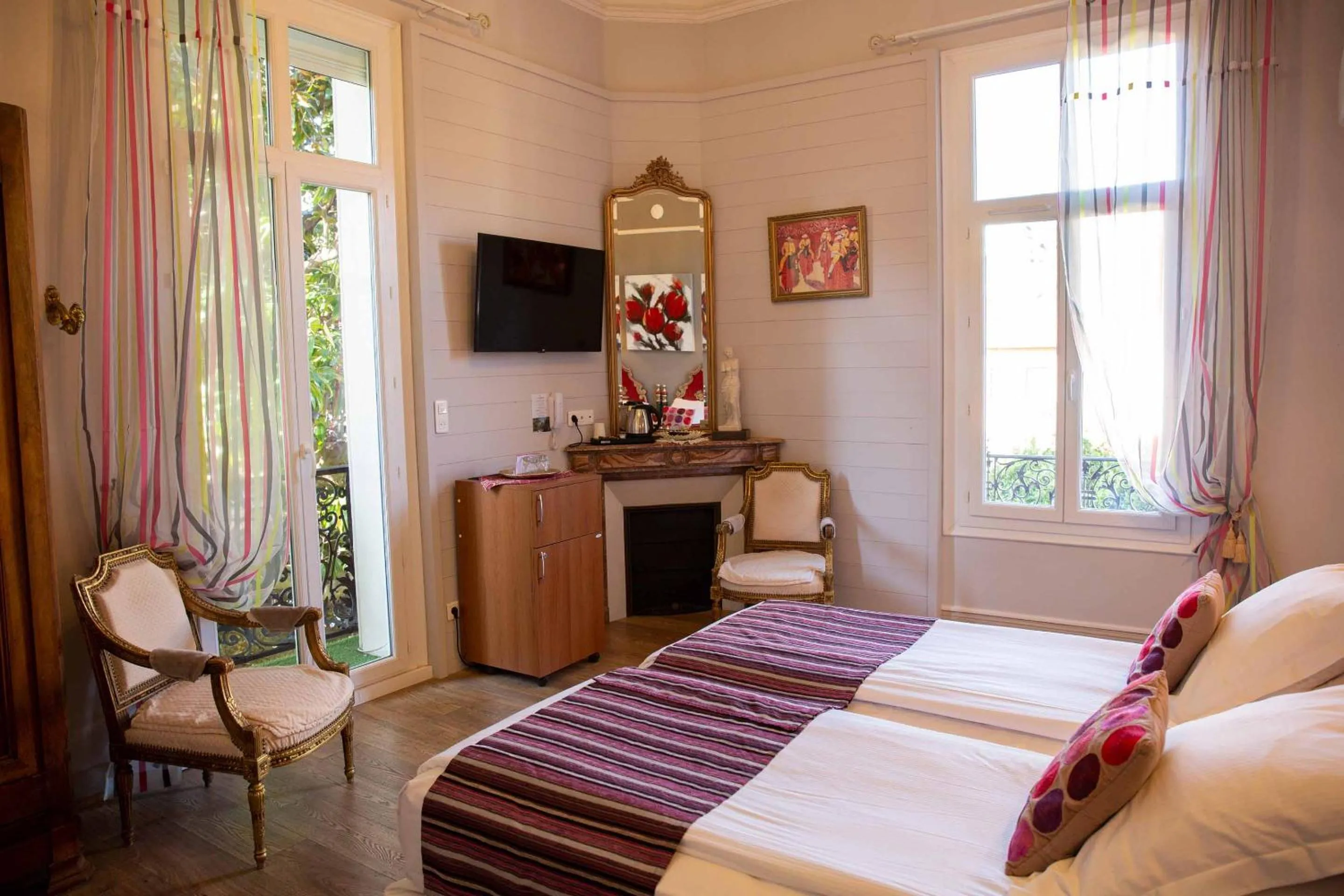 Bed in Hôtel La Casa Pairal