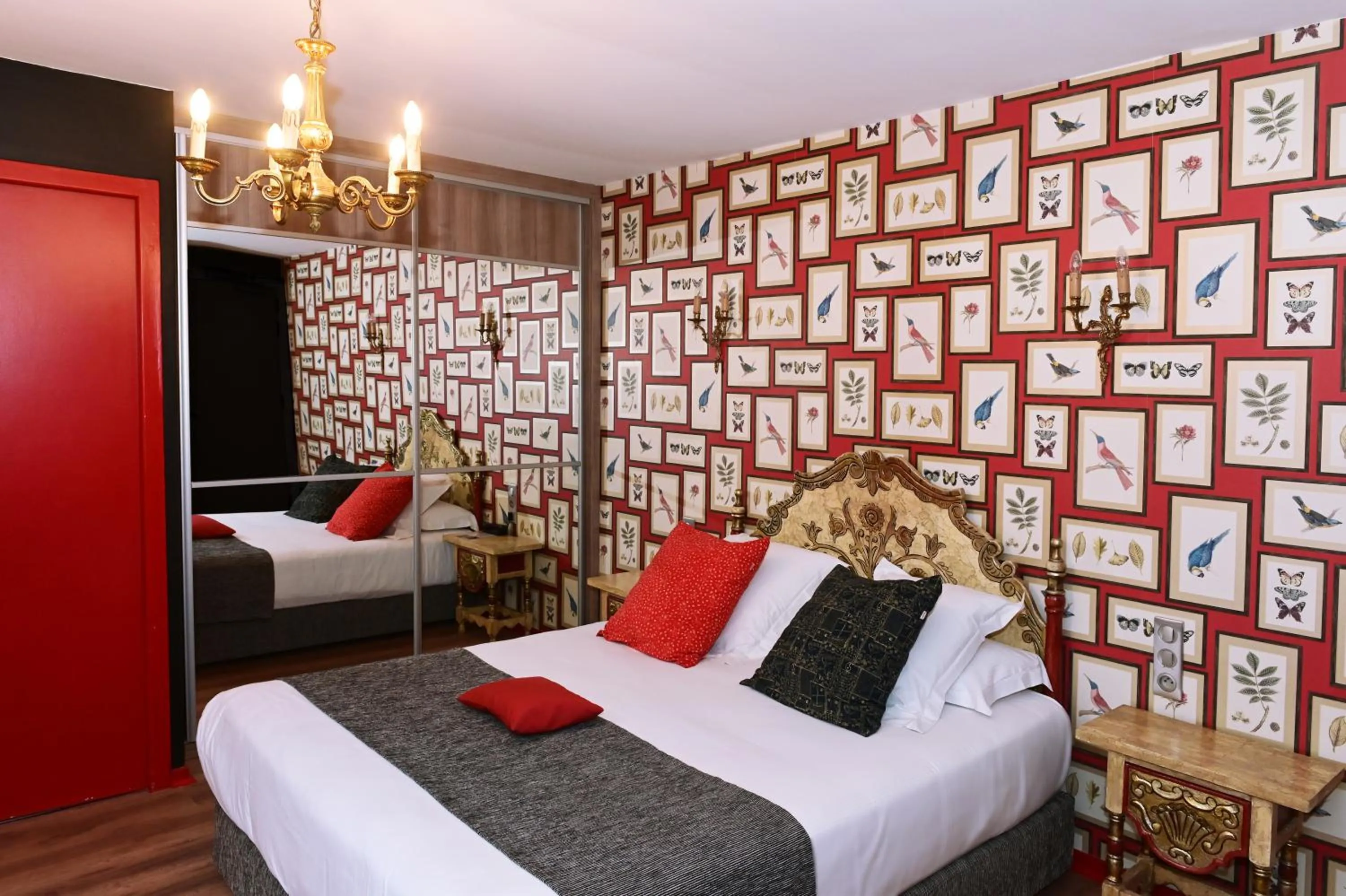 Bed in Hôtel La Casa Pairal