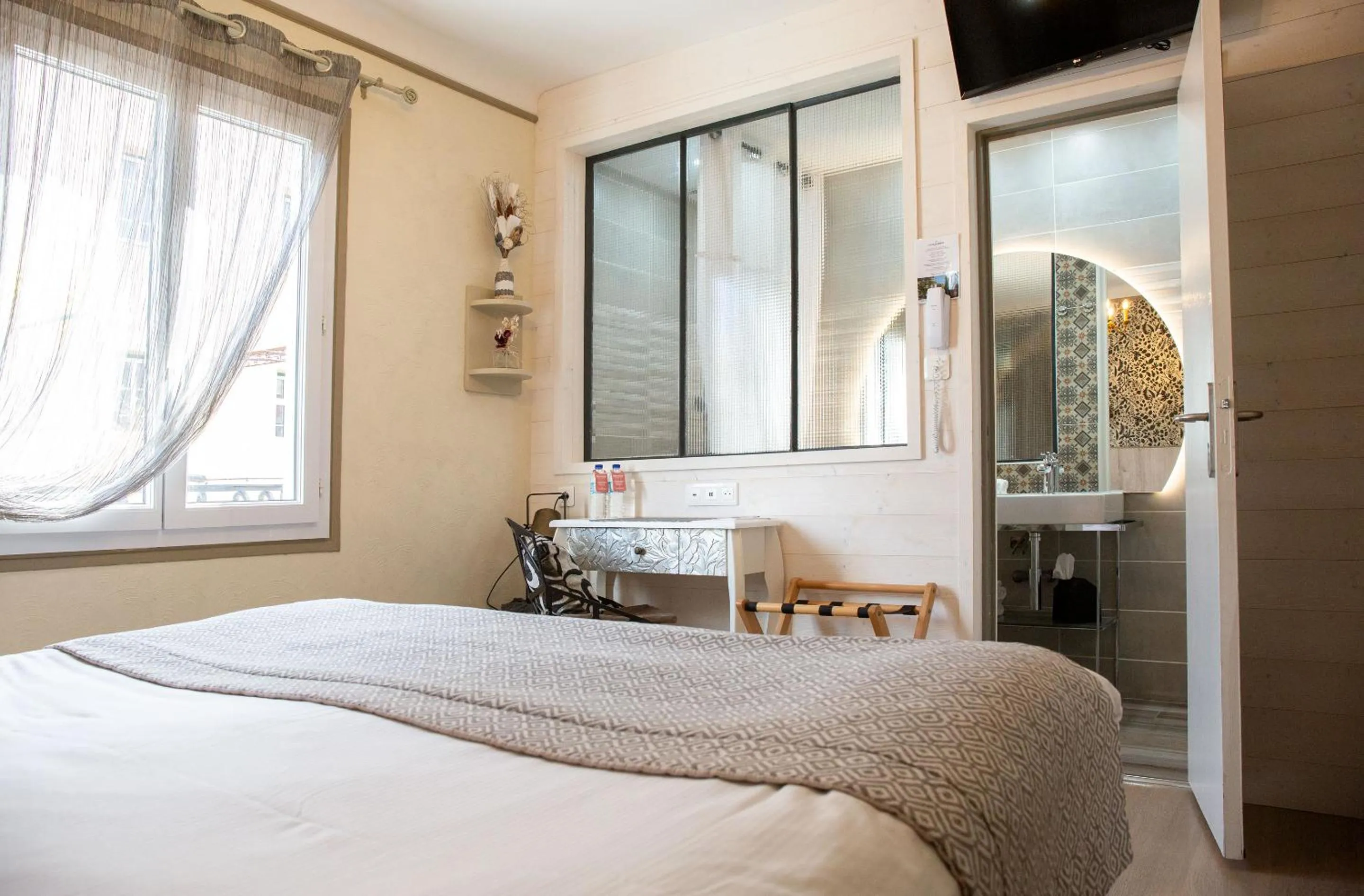 Bed in Hôtel La Casa Pairal