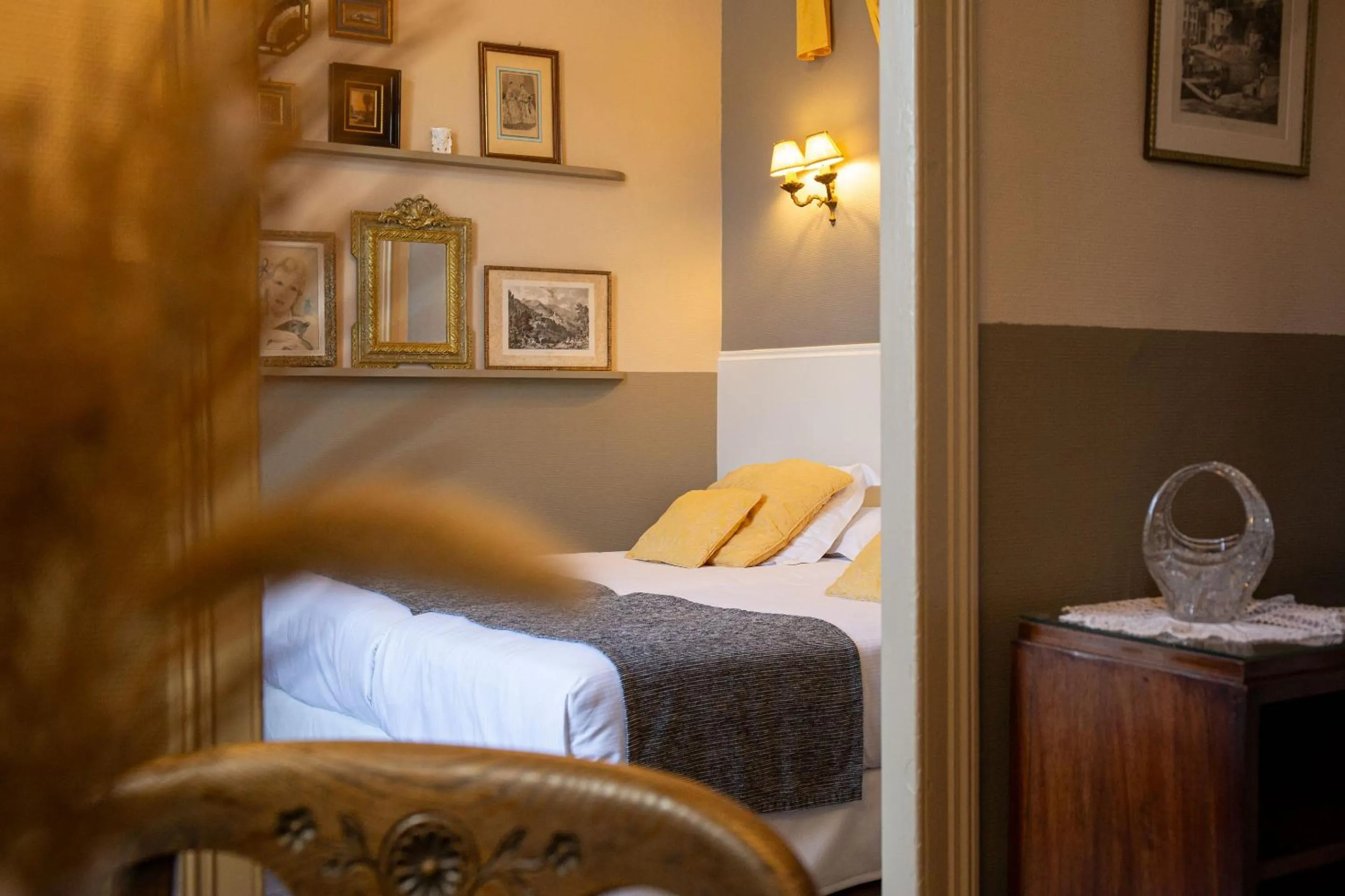 Bed in Hôtel La Casa Pairal