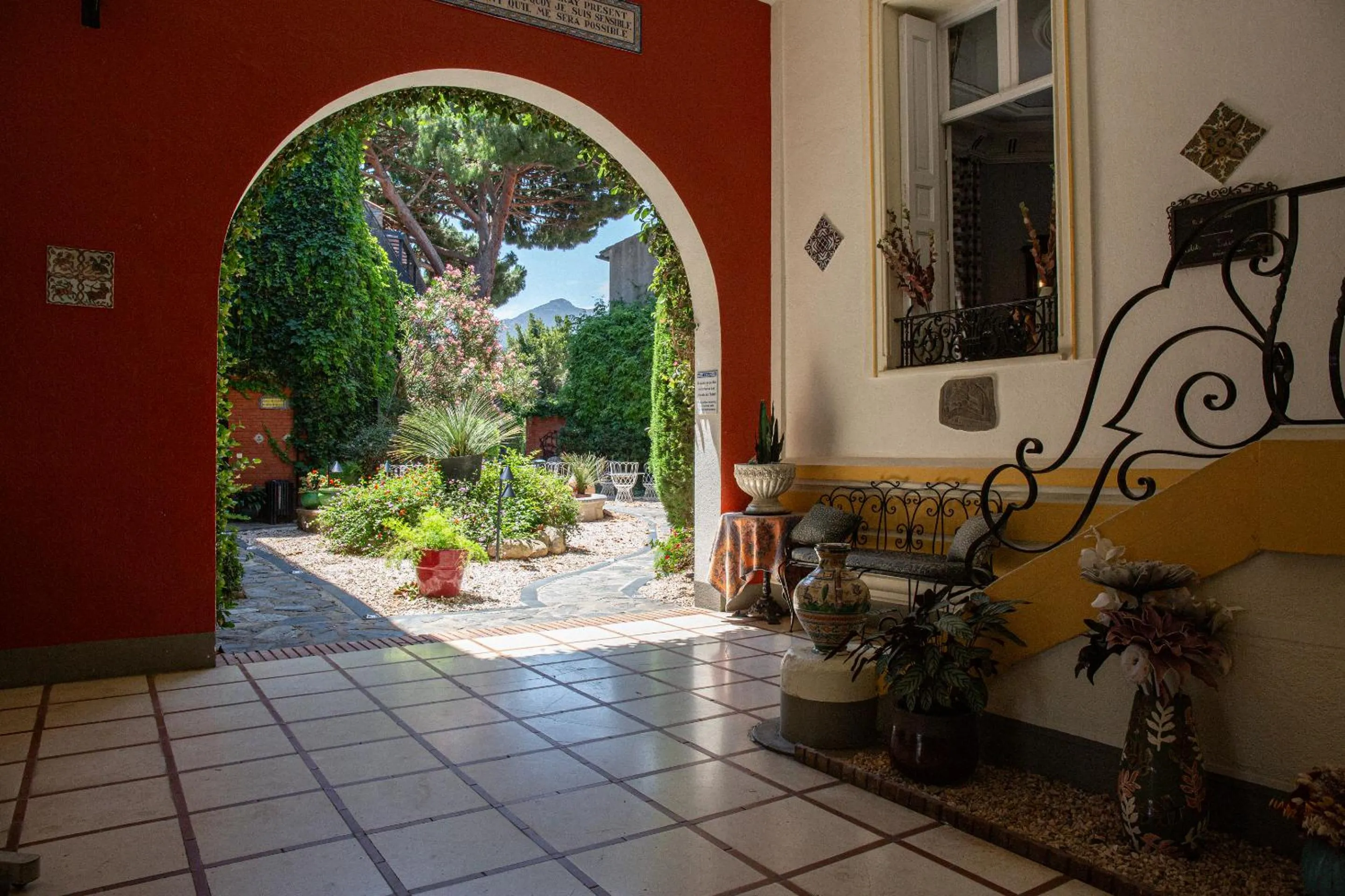 Patio in Hôtel La Casa Pairal