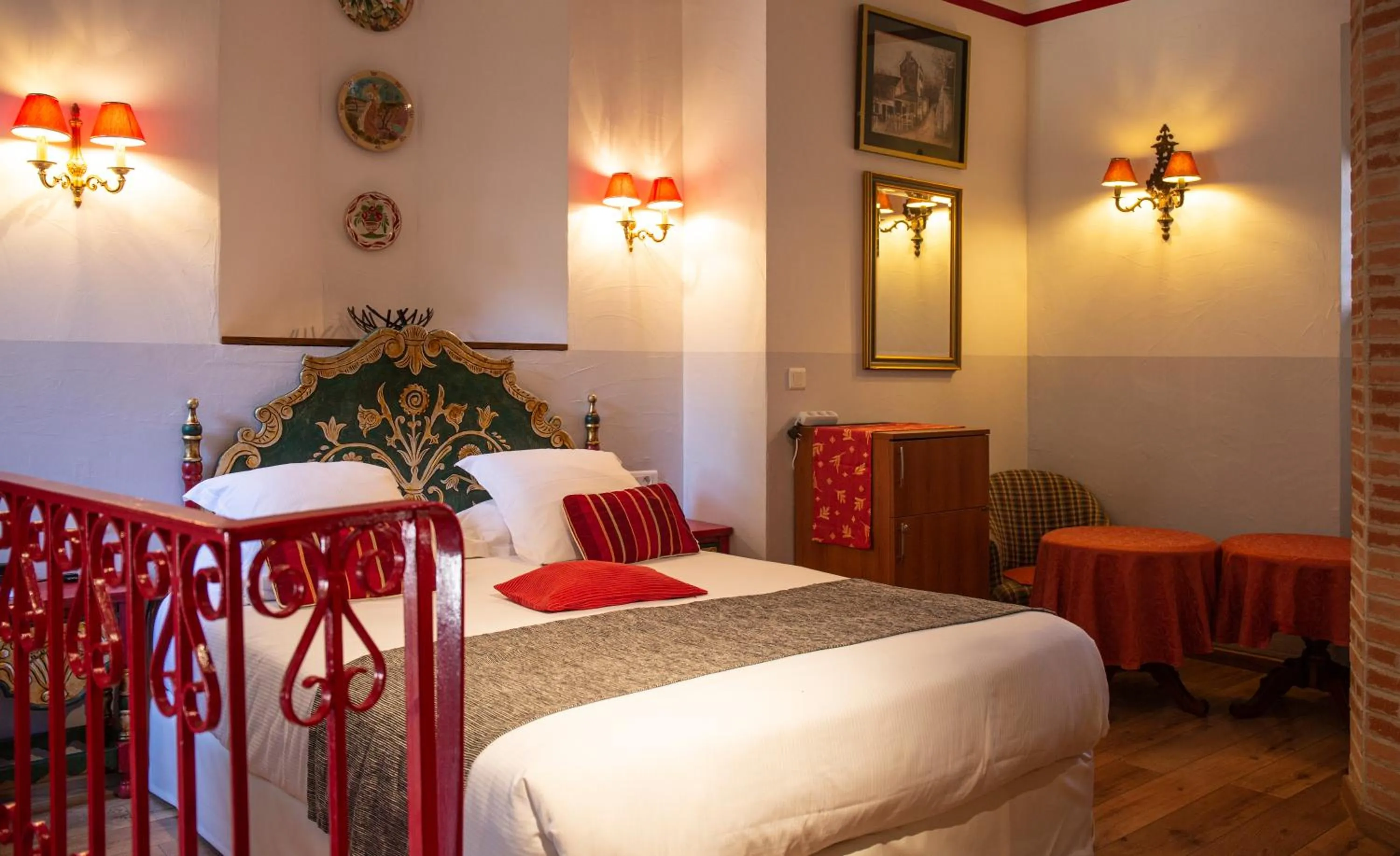 Bed in Hôtel La Casa Pairal