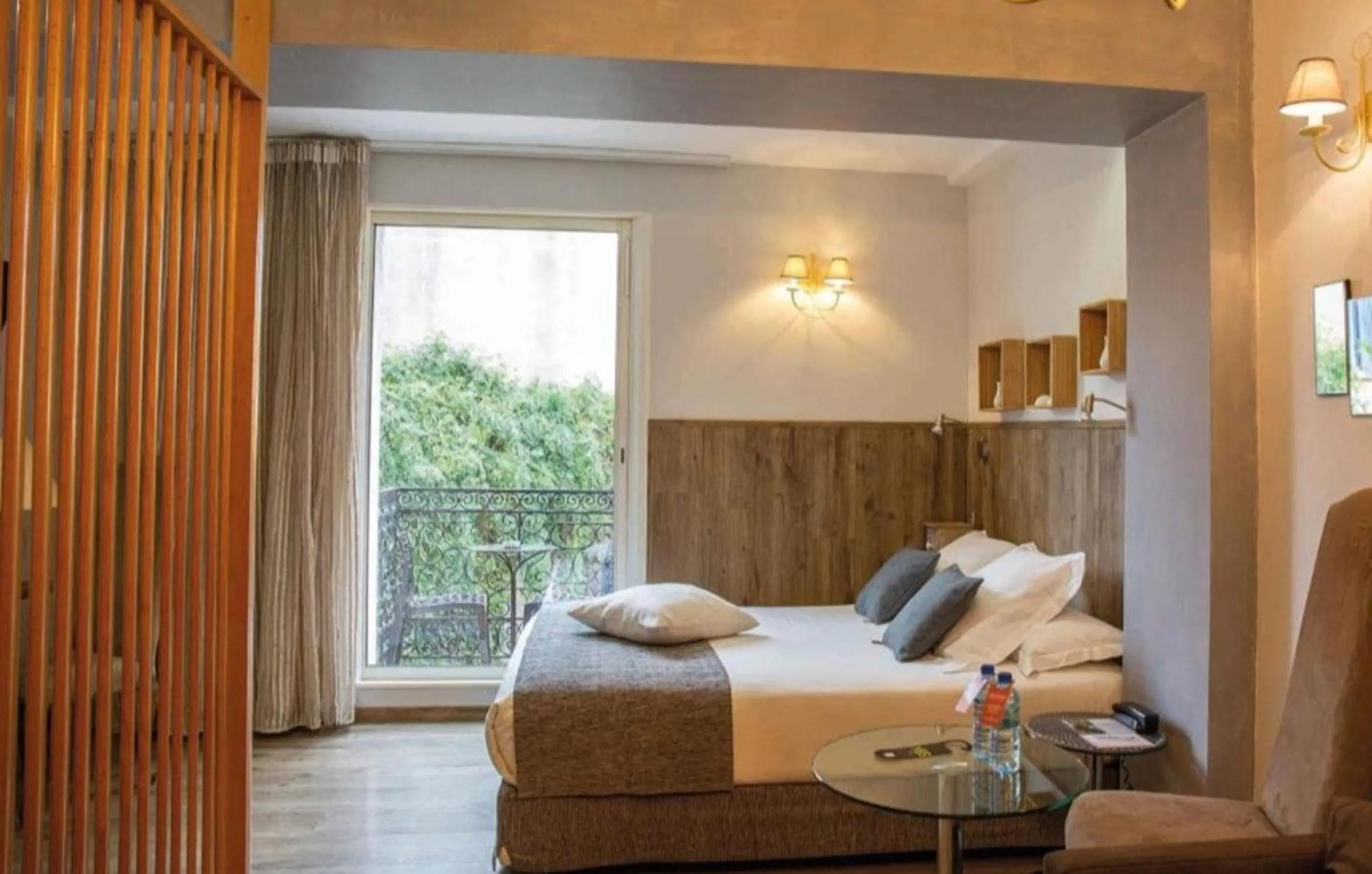 Bed in Hôtel La Casa Pairal