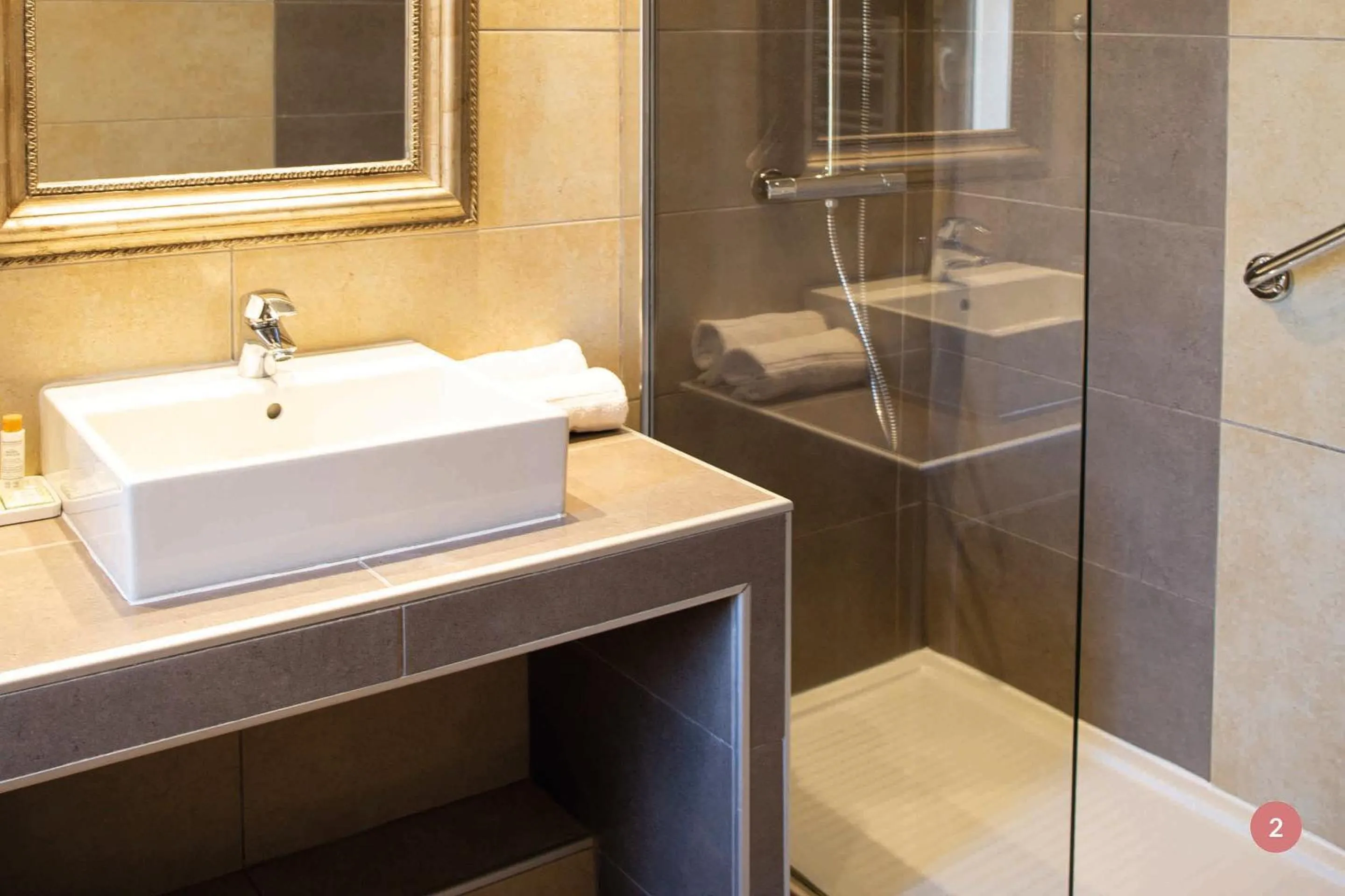 Bathroom in Hôtel La Casa Pairal
