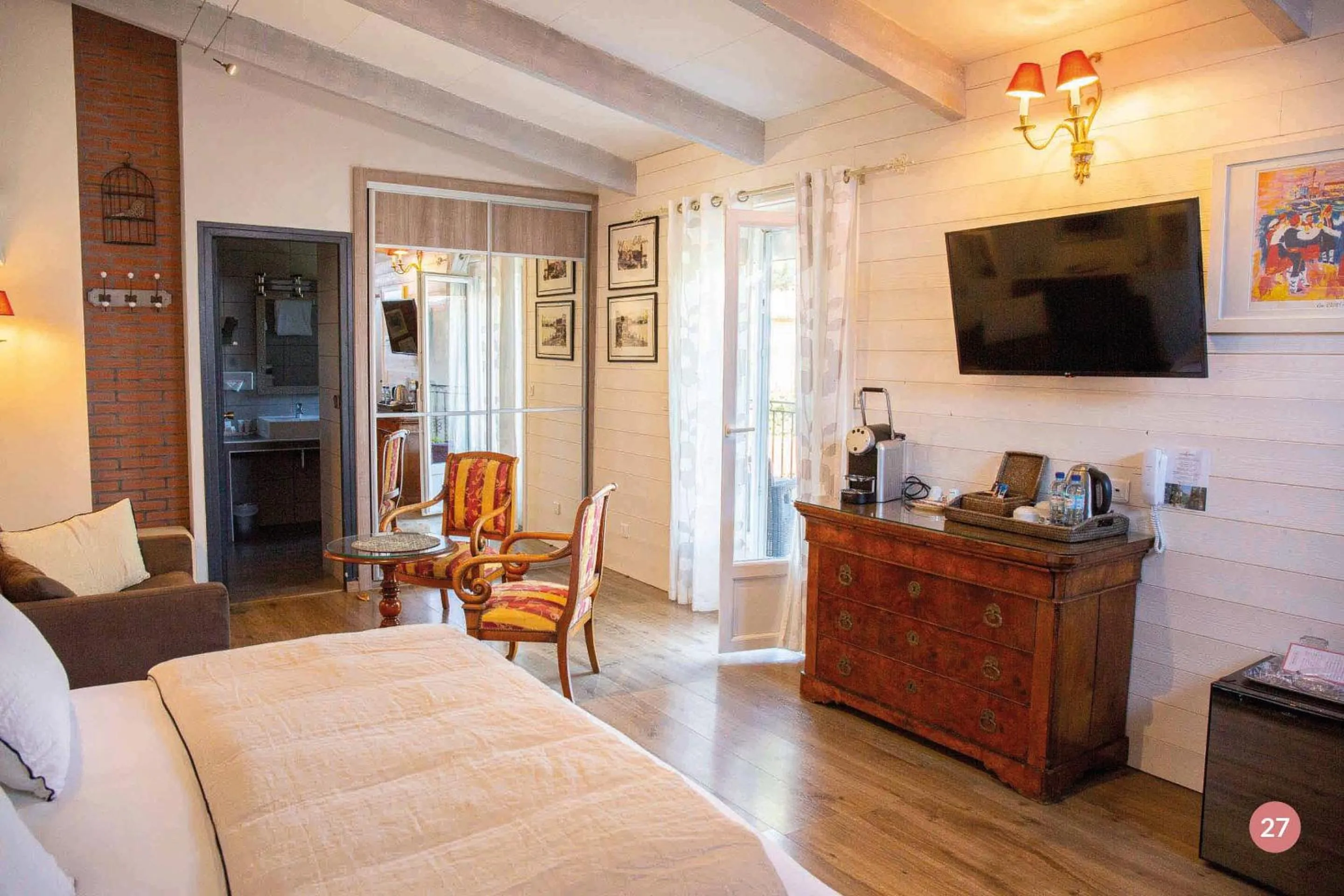 TV and multimedia, Bed in Hôtel La Casa Pairal