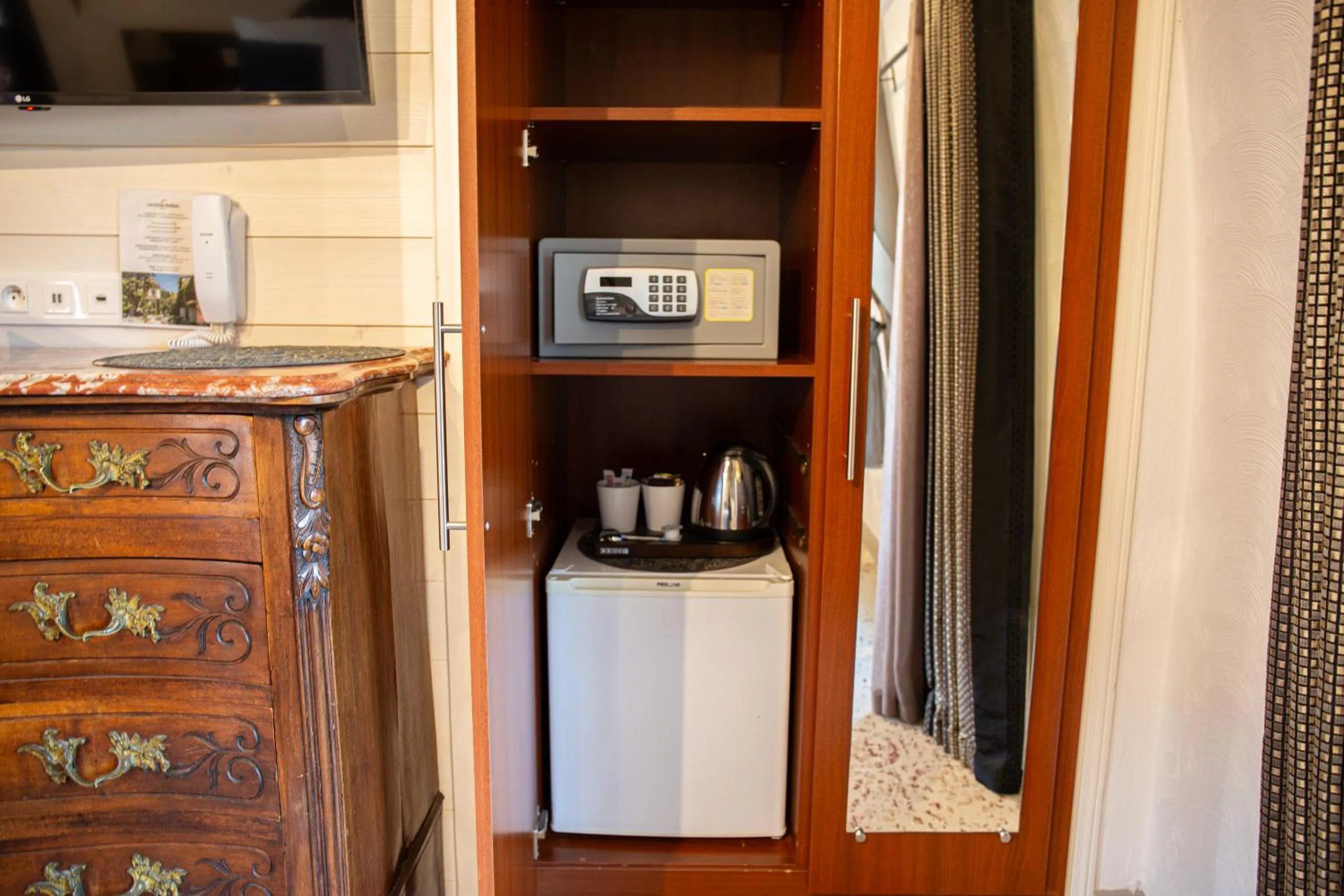 minibar in Hôtel La Casa Pairal