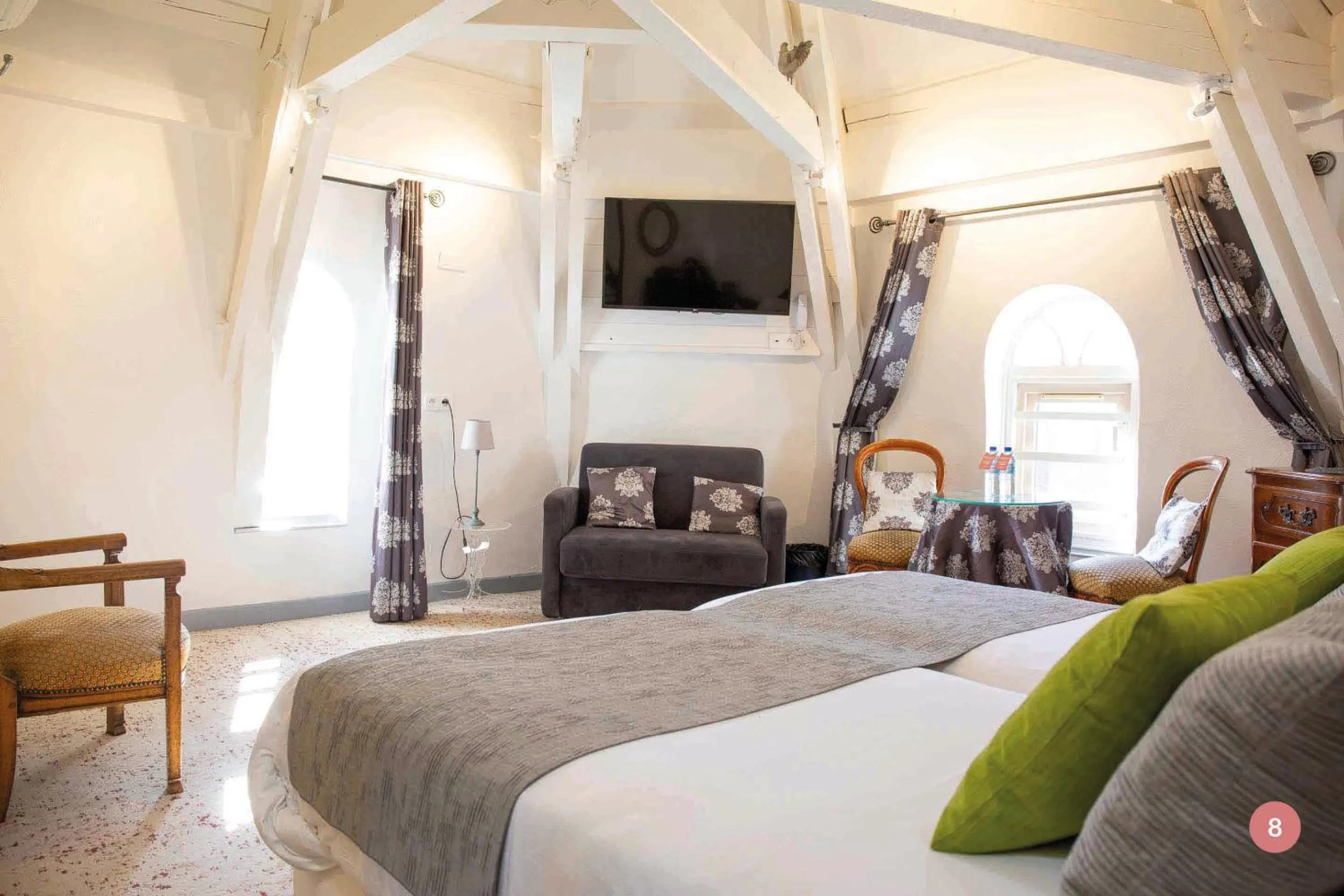 Bed in Hôtel La Casa Pairal