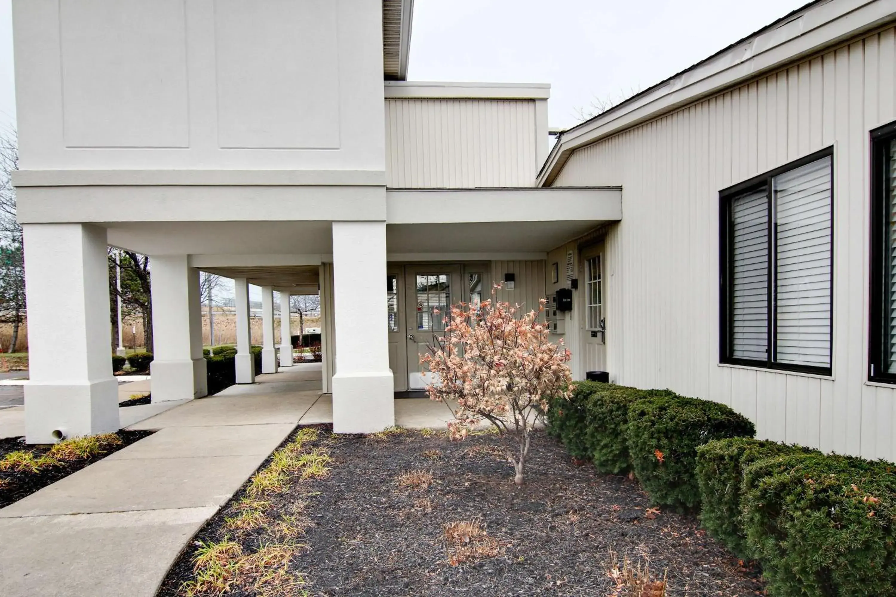 Property building in Suburban Studios Mentor - Cleveland Northeast Property building in Suburban Studios Mentor - Cleveland Northeast