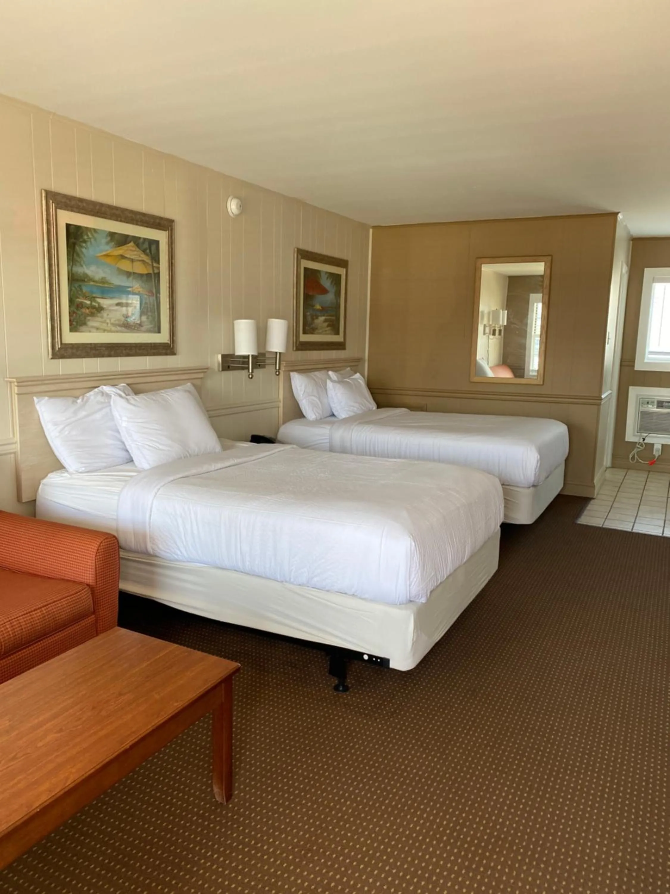 Photo of the whole room, Bed in The Admiral Hotel/Motel