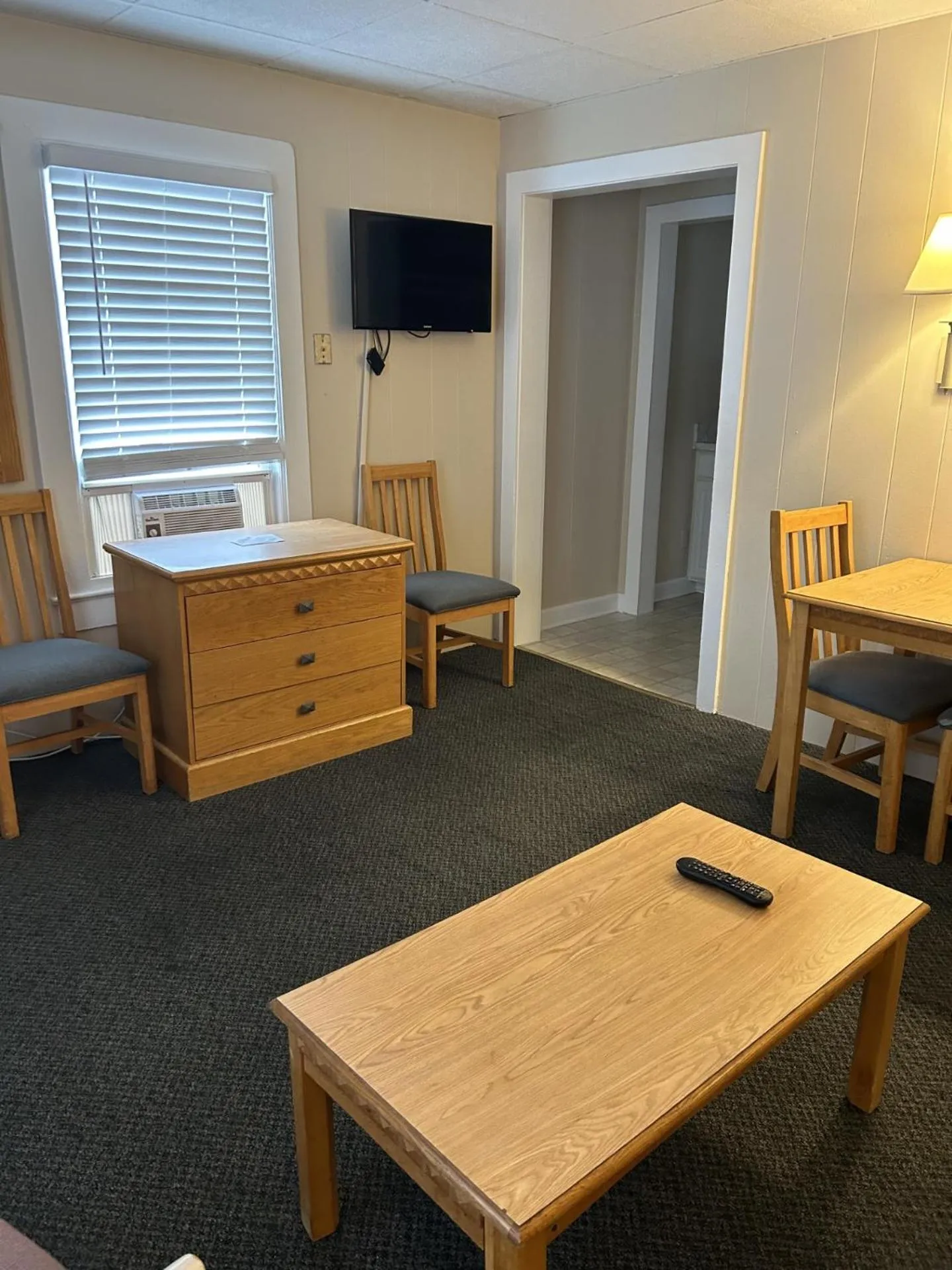 Photo of the whole room in The Admiral Hotel/Motel