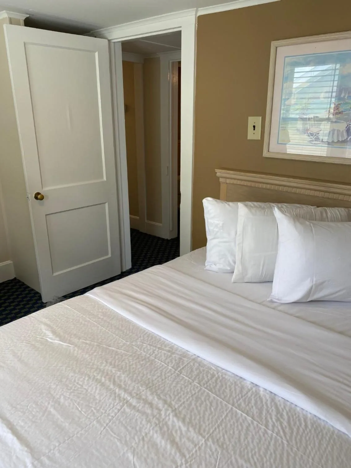 Bedroom, Bed in The Admiral Hotel/Motel