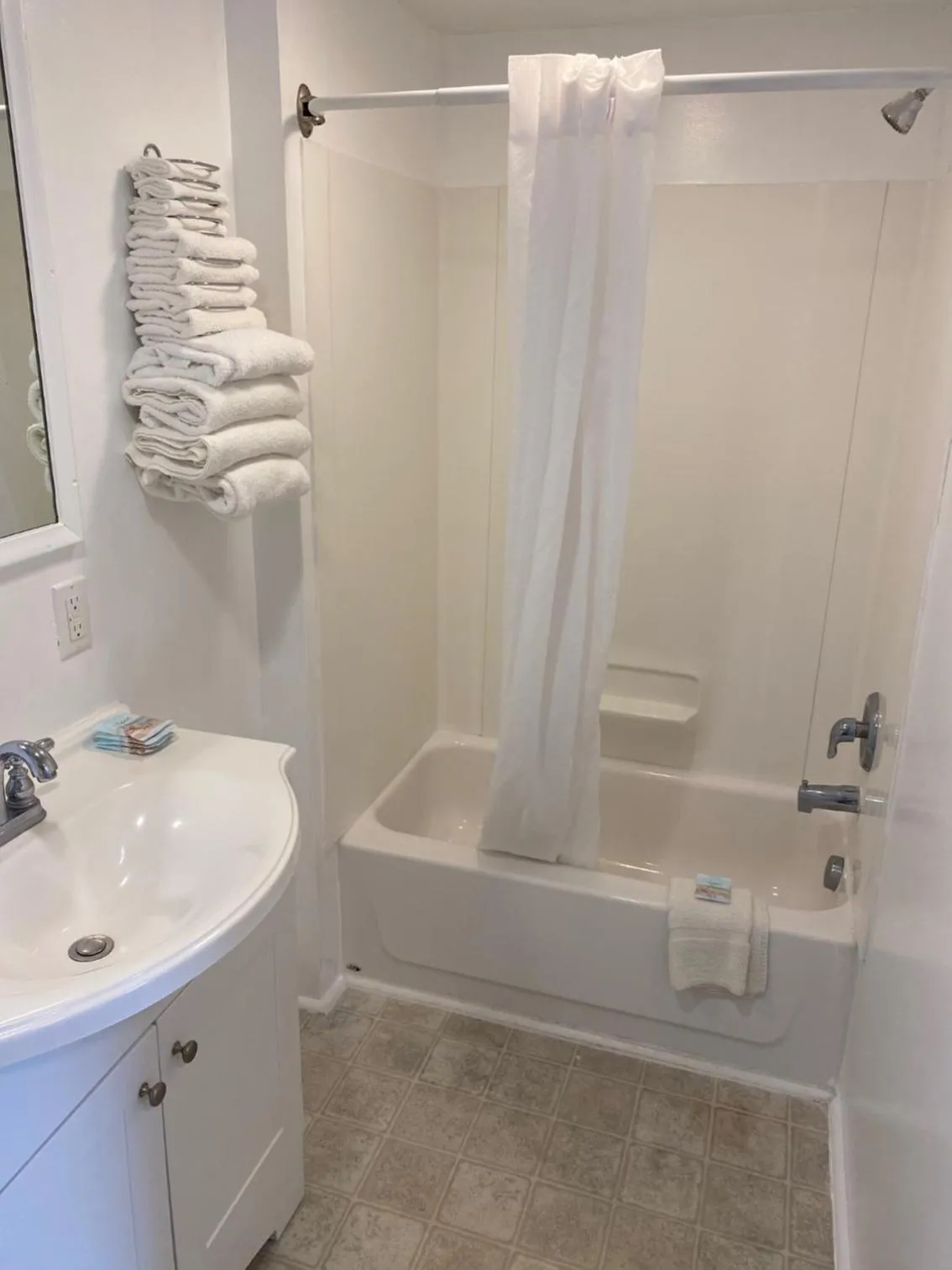 Bathroom in The Admiral Hotel/Motel